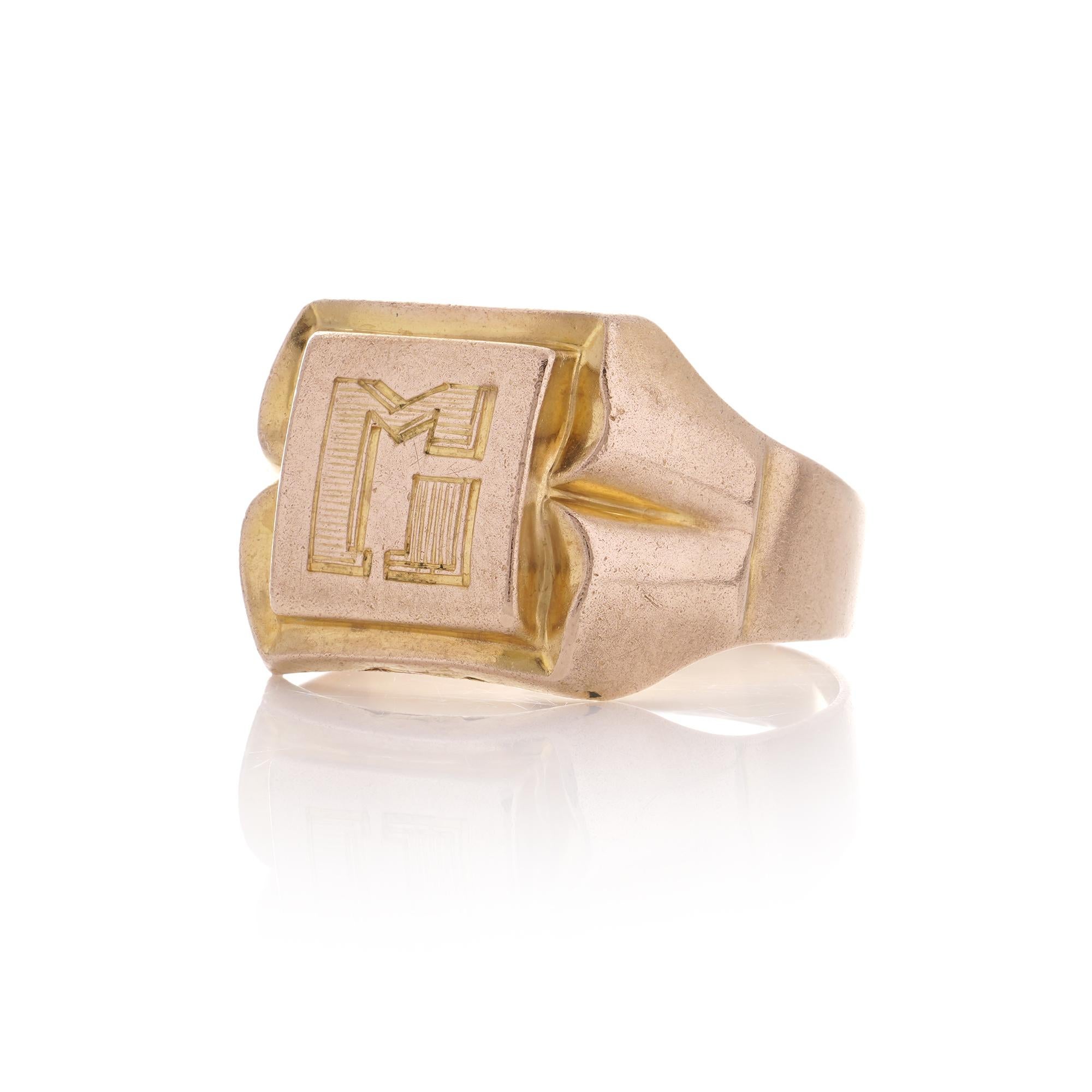 Antique 18kt yellow gold band men's large size Z ring with initial letter M  For Sale 3