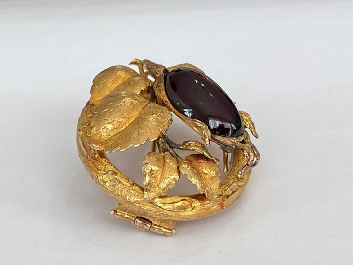 Antique 18kt yellow Gold Brooch with ca 18.00 ct garnet For Sale 1