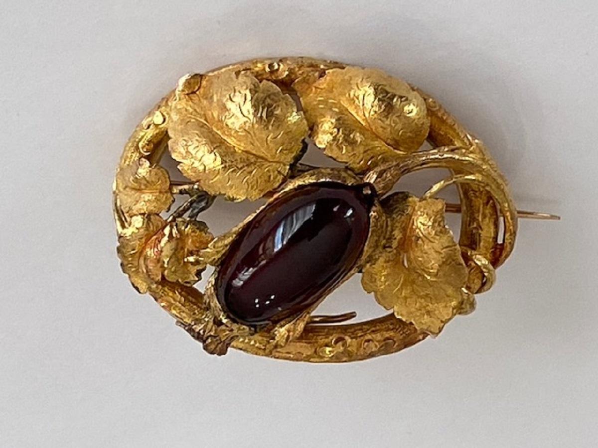 Antique 18kt yellow Gold Brooch with ca 18.00 ct garnet For Sale 3