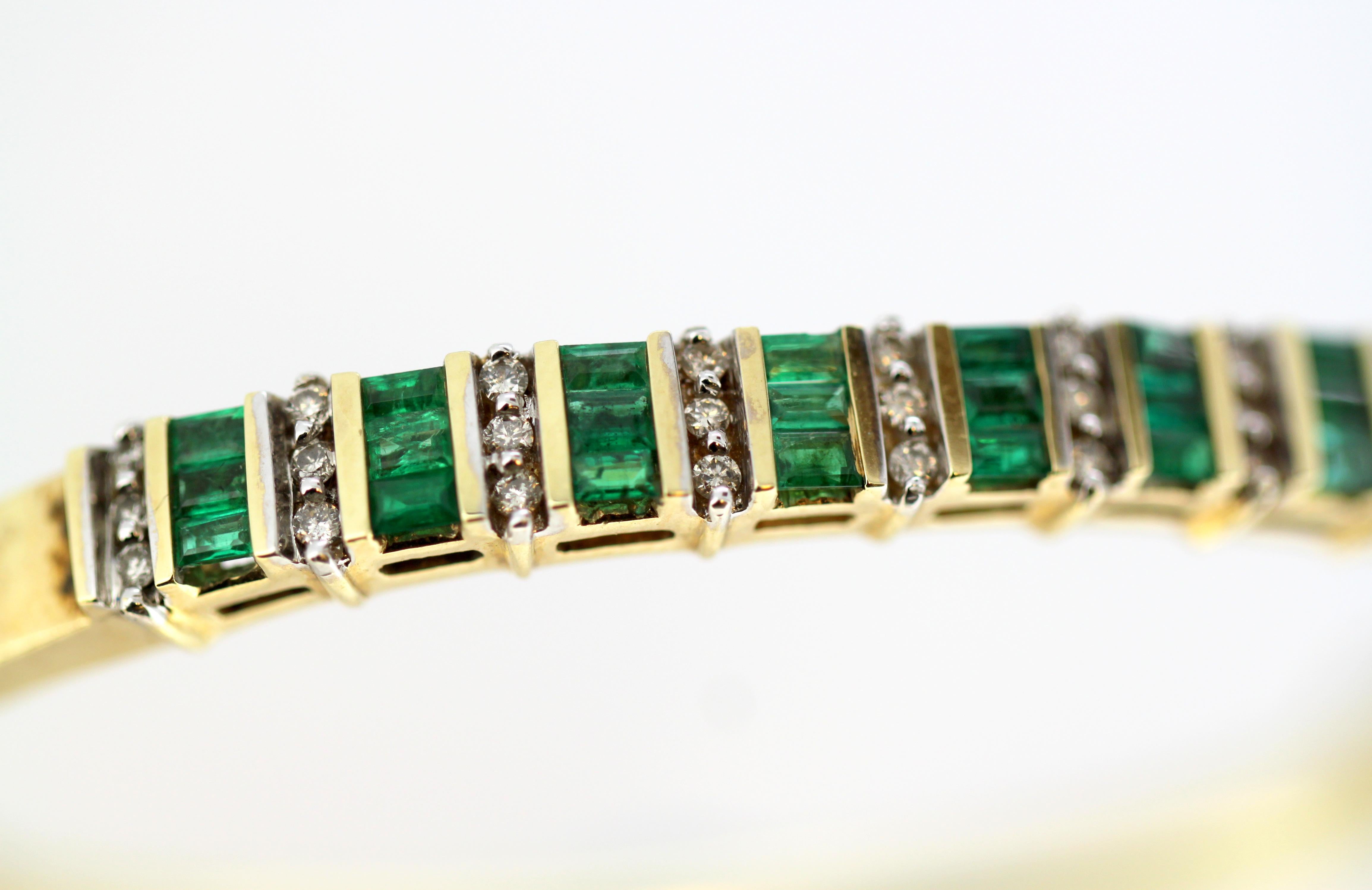 18 Karat Yellow Gold Ladies Bangle, with Emeralds and Diamonds, circa 1940 6