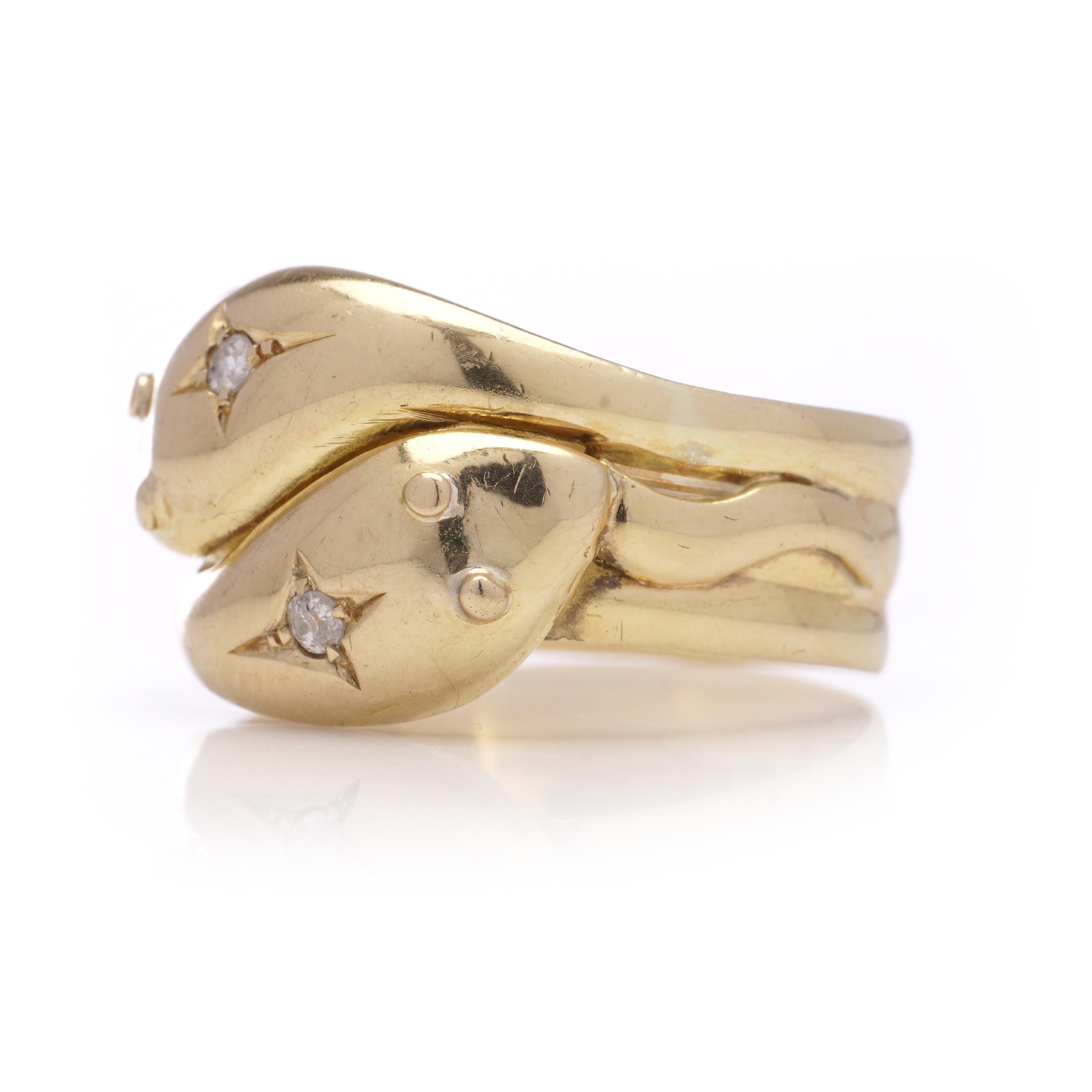 Antique 18kt yellow gold men's band ring in the shape of a pair of coiled snakes For Sale 3