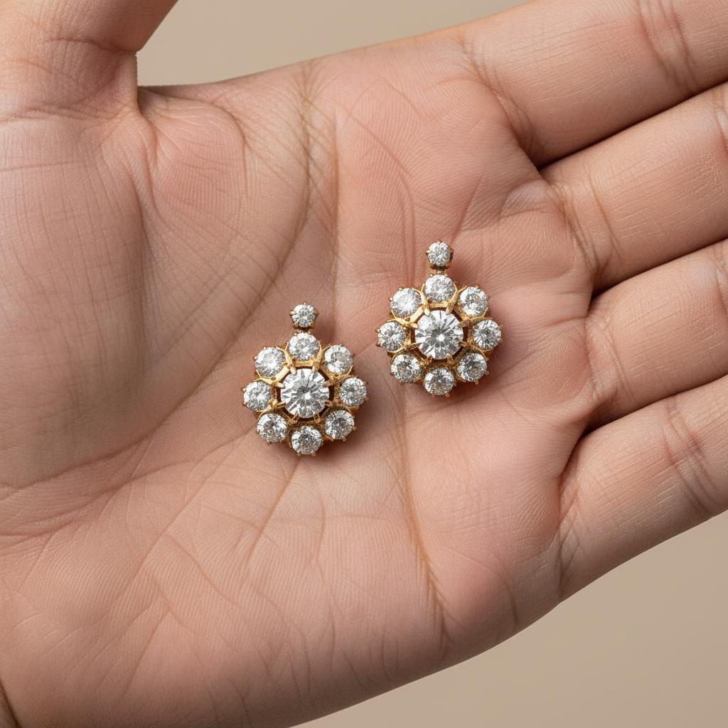 da uomo o donna Antique 18kt yellow Gold Rosetta Earring with 1.80 Cts in Diamonds in vendita