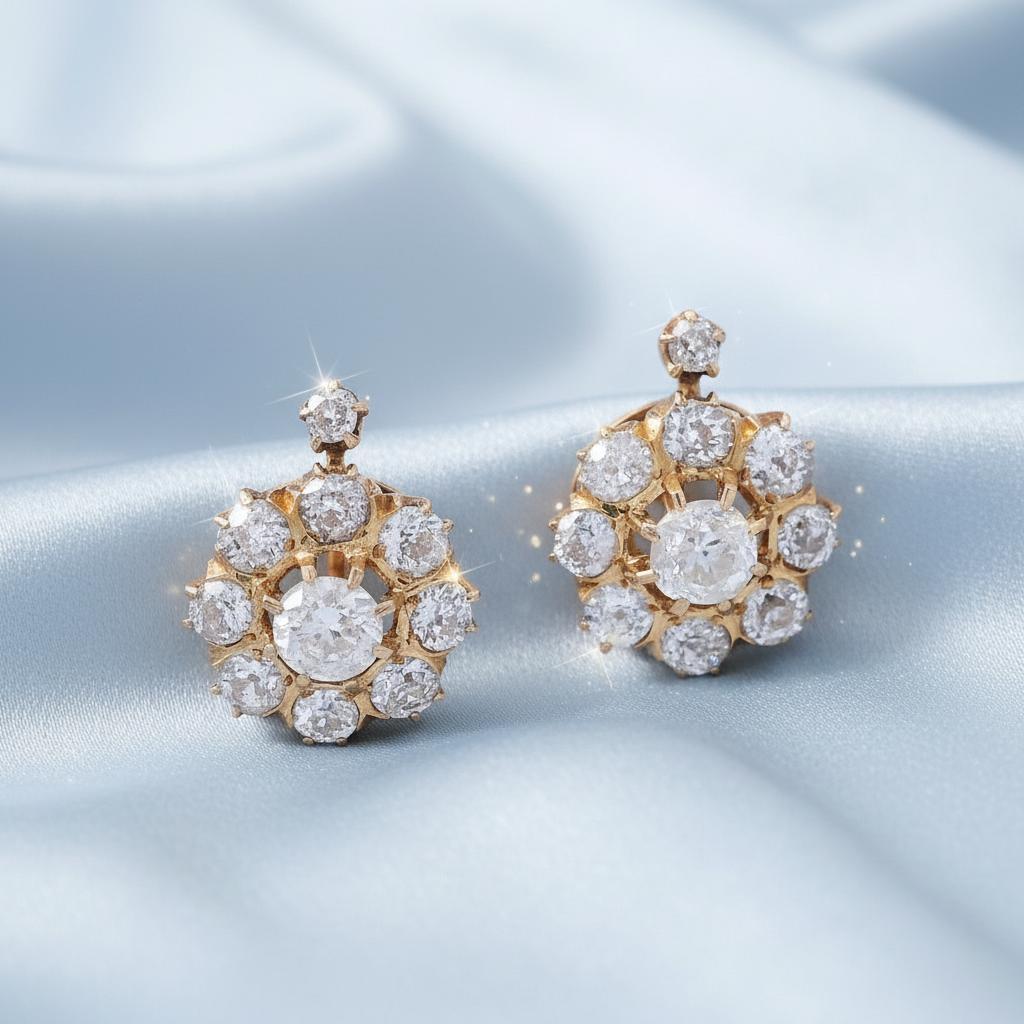 Antique 18kt yellow Gold Rosetta Earring with 1.80 Cts in Diamonds in vendita 1