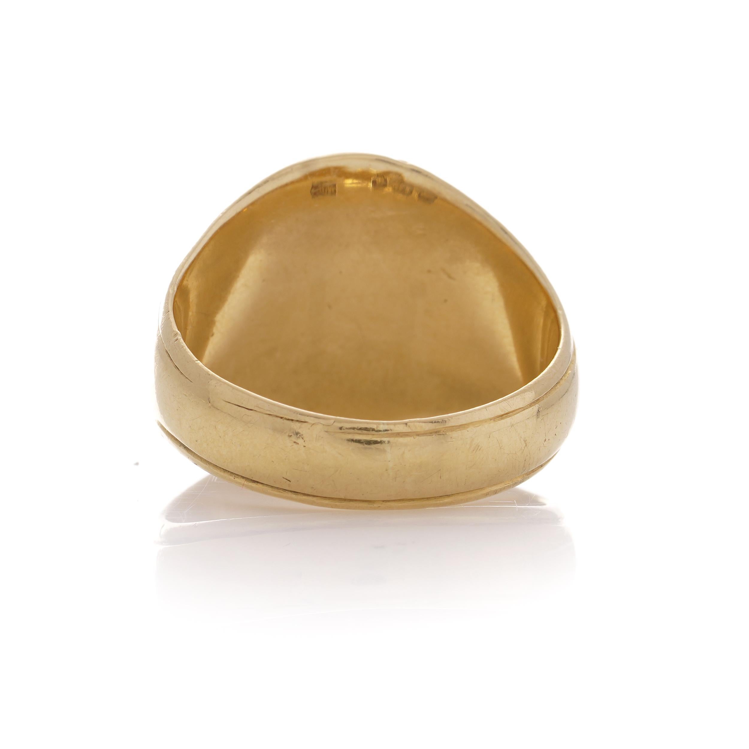 Bague sigillaire ancienne en or jaune 18 carats avec la phrase latine « Optima est veritas »  en vente 2