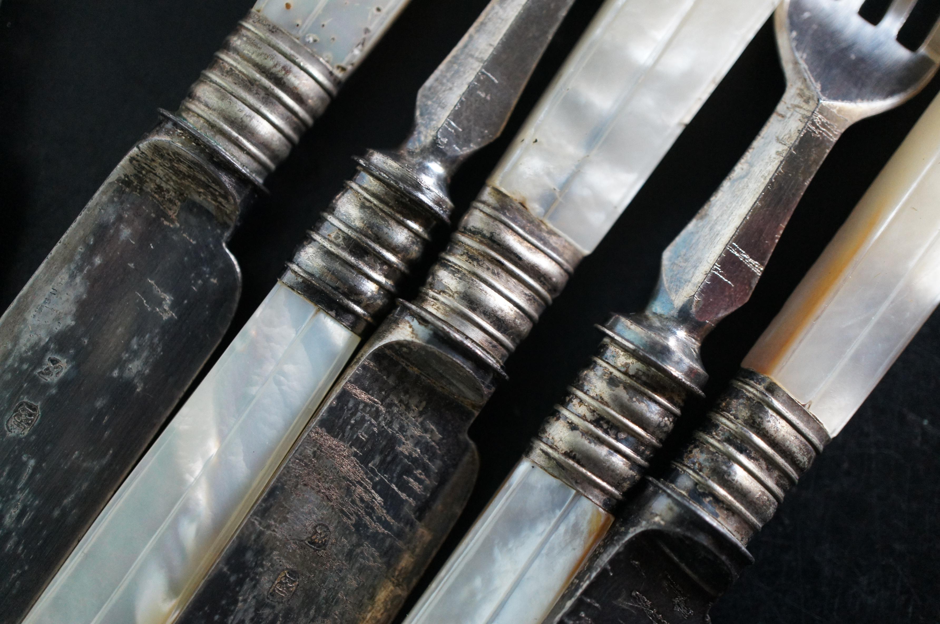 Antikes 18 Teile Perlmutt Sterlingsilber Gabelmesser Messer Fisch Besteck Geschirr im Angebot 4