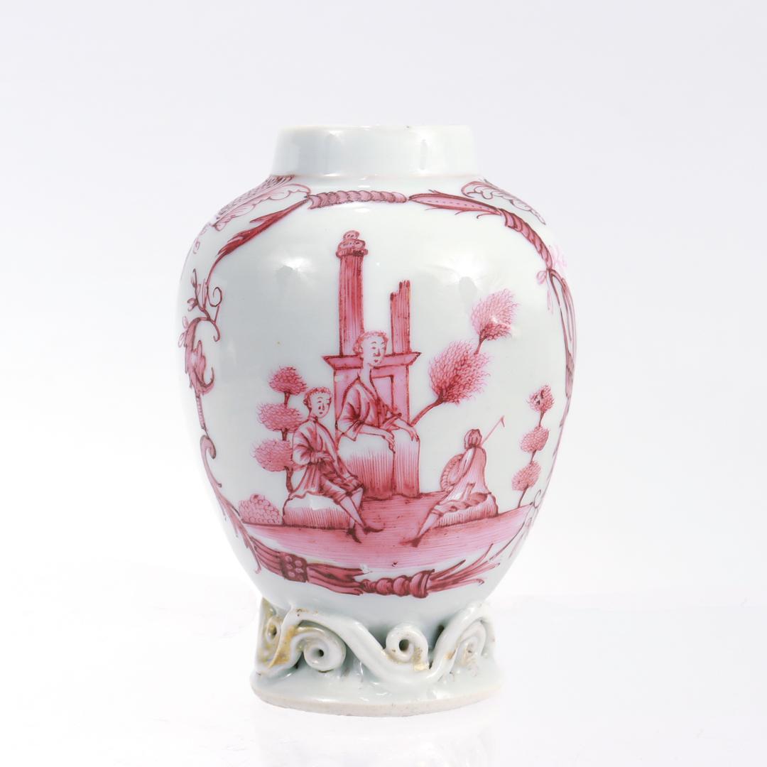 A fine antique Chinese export porcelain tea caddy.

Made for the European market.

Likely Qianlong period.

With puce painted cartouches depicting a galant couple (and a third figure that is possibly a shepherd) in a garden or ruins setting.

Having