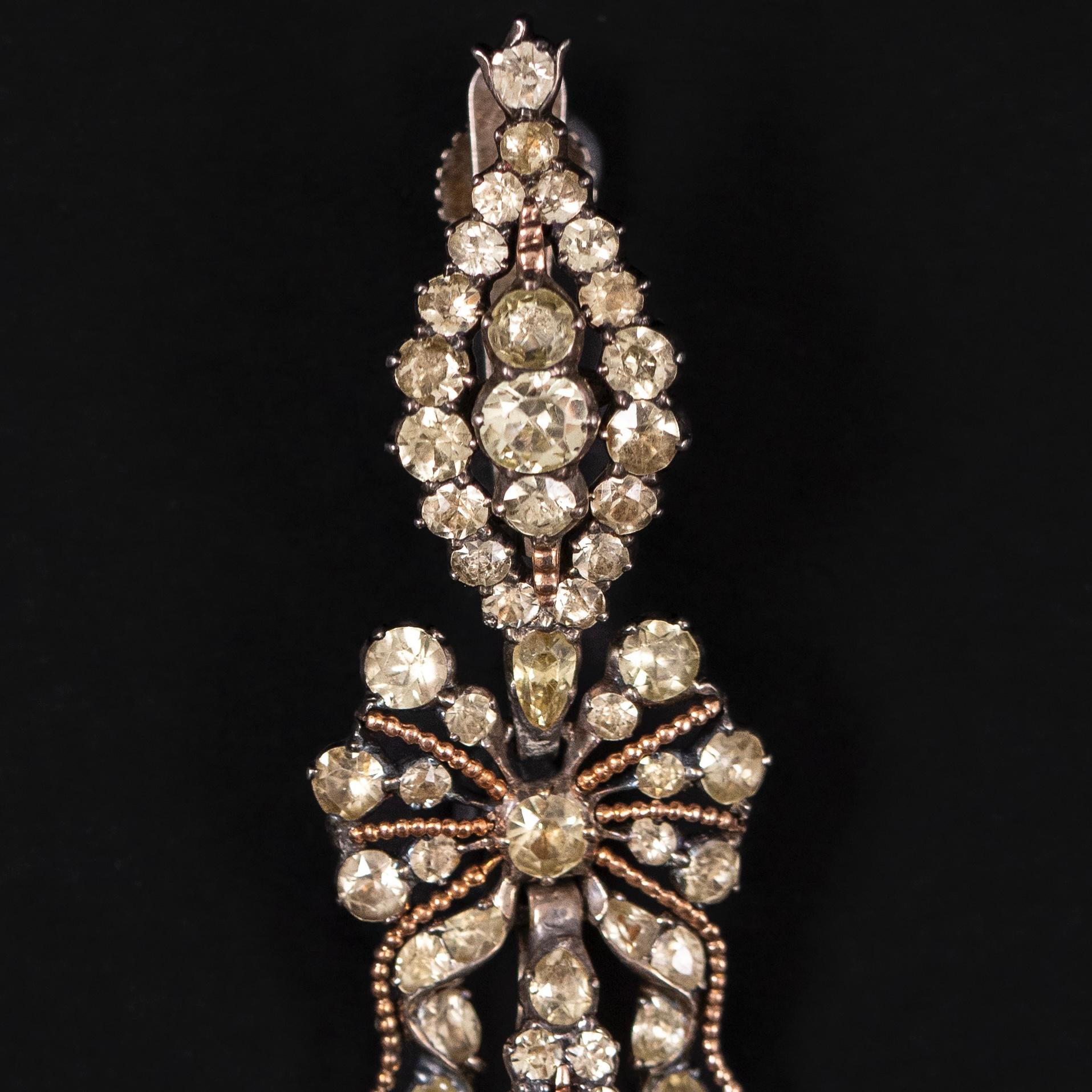 Georgien Boucles d'oreilles pendantes en chrysolite portugaise ancienne du 18ème/19ème siècle en vente