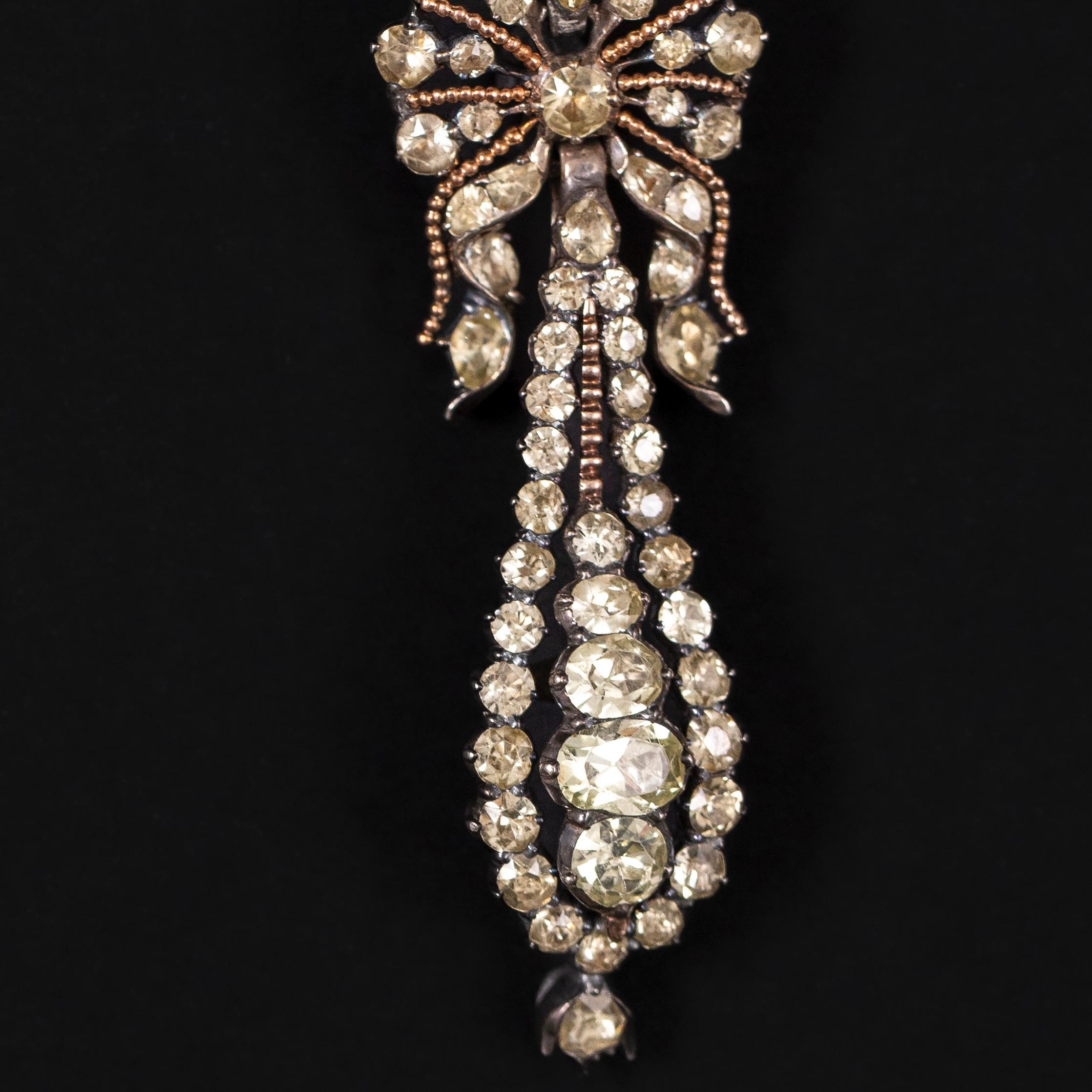 Taille coussin antique Boucles d'oreilles pendantes en chrysolite portugaise ancienne du 18ème/19ème siècle en vente