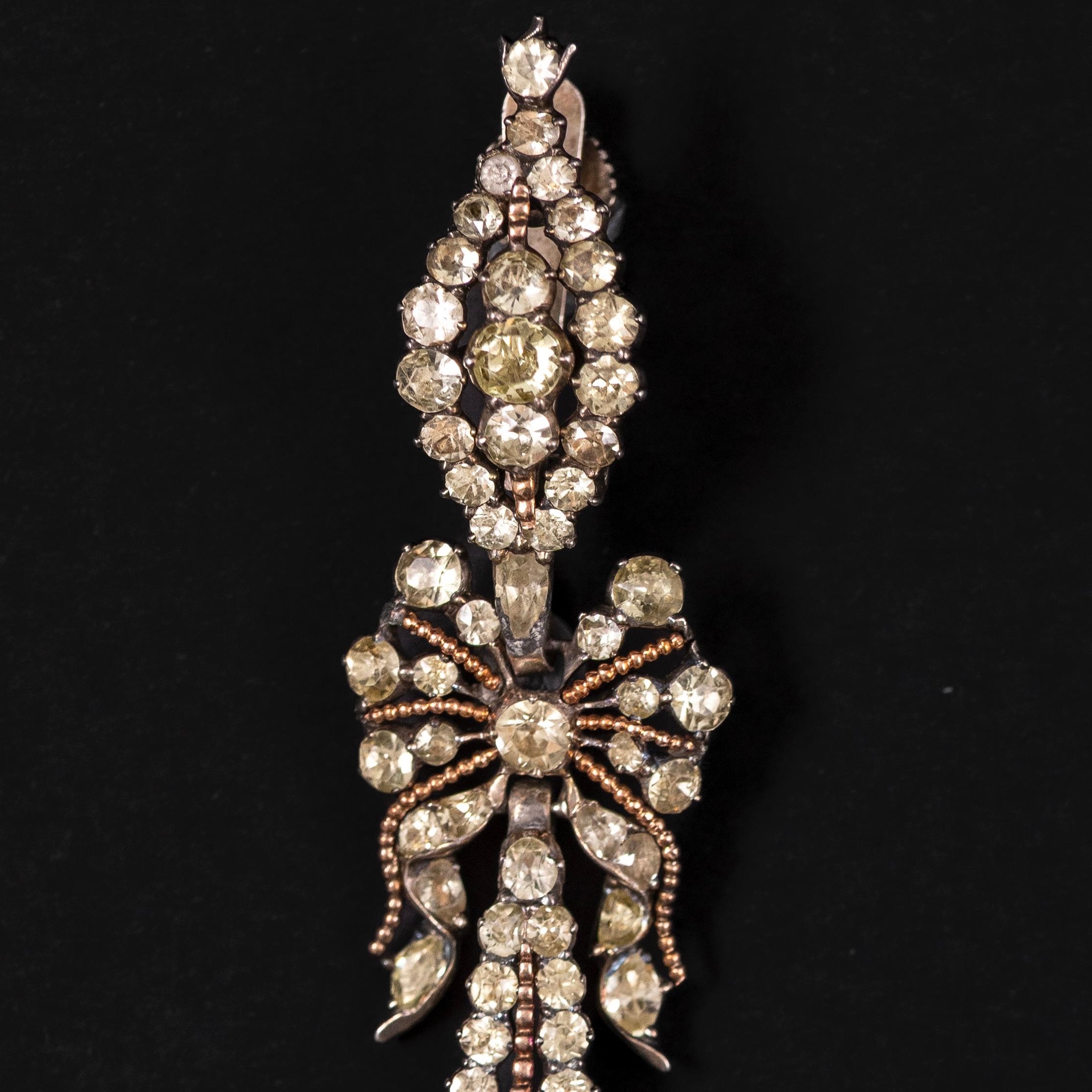 Boucles d'oreilles pendantes en chrysolite portugaise ancienne du 18ème/19ème siècle Bon état - En vente à Lisbon, PT