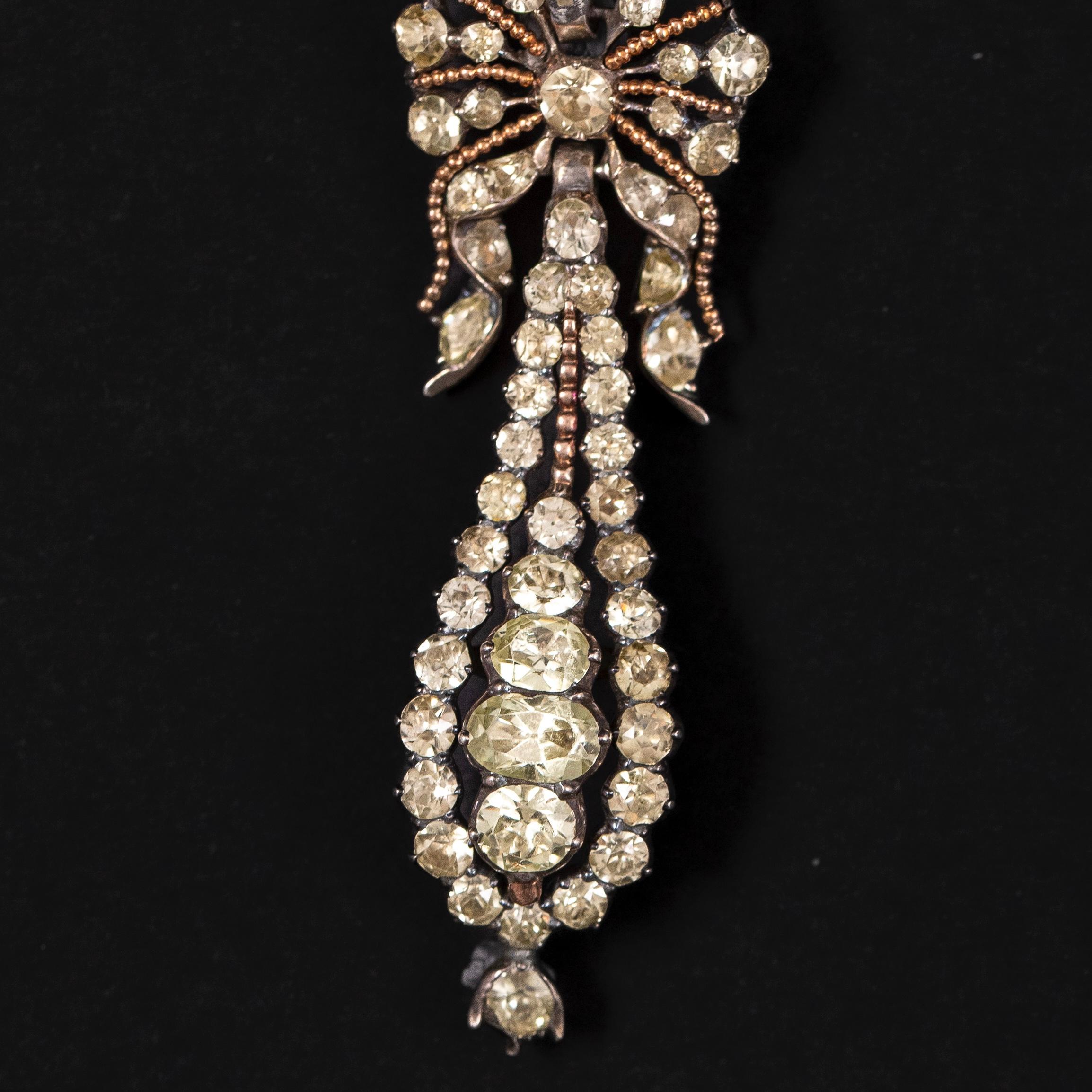 Boucles d'oreilles pendantes en chrysolite portugaise ancienne du 18ème/19ème siècle Unisexe en vente