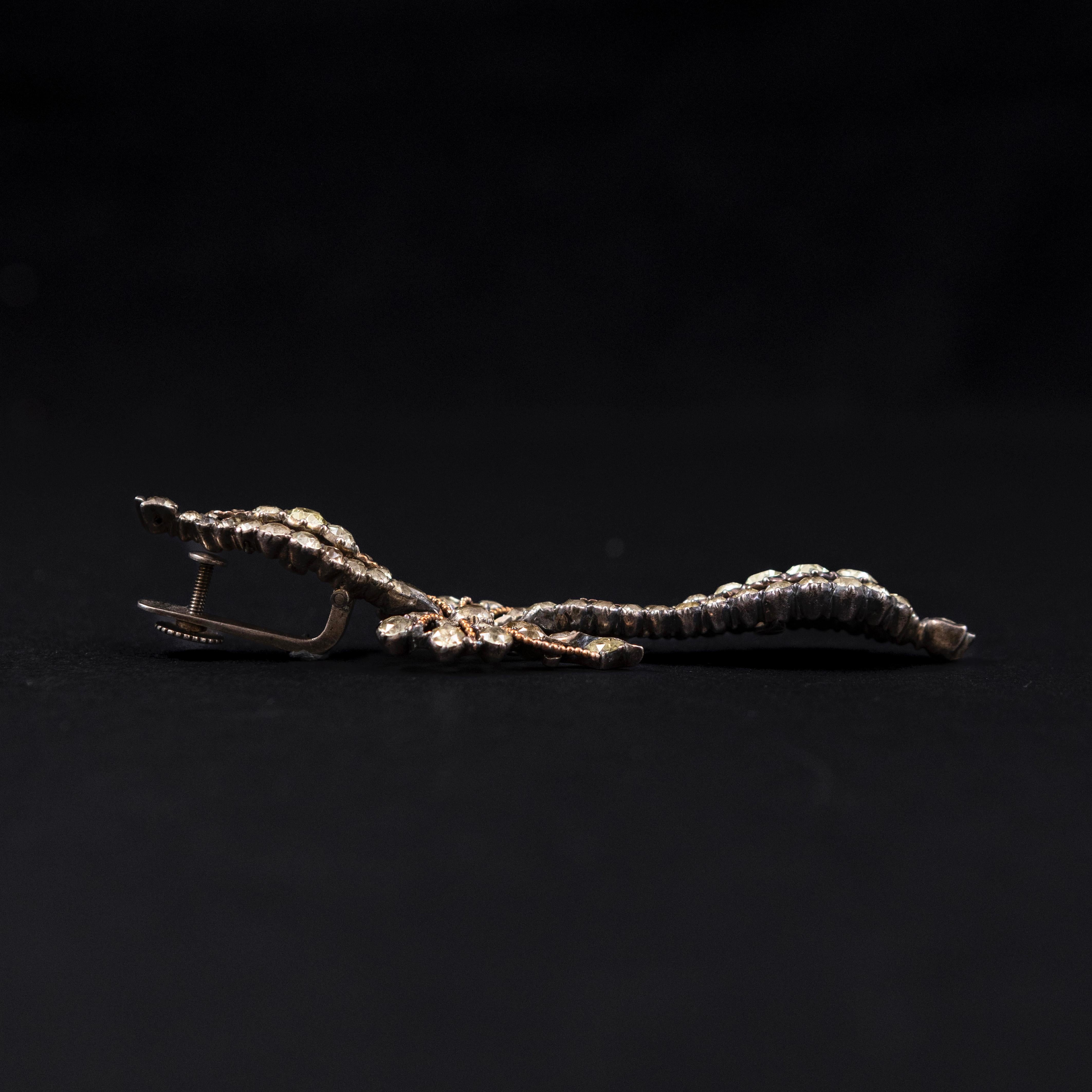 Boucles d'oreilles pendantes en chrysolite portugaise ancienne du 18ème/19ème siècle en vente 2