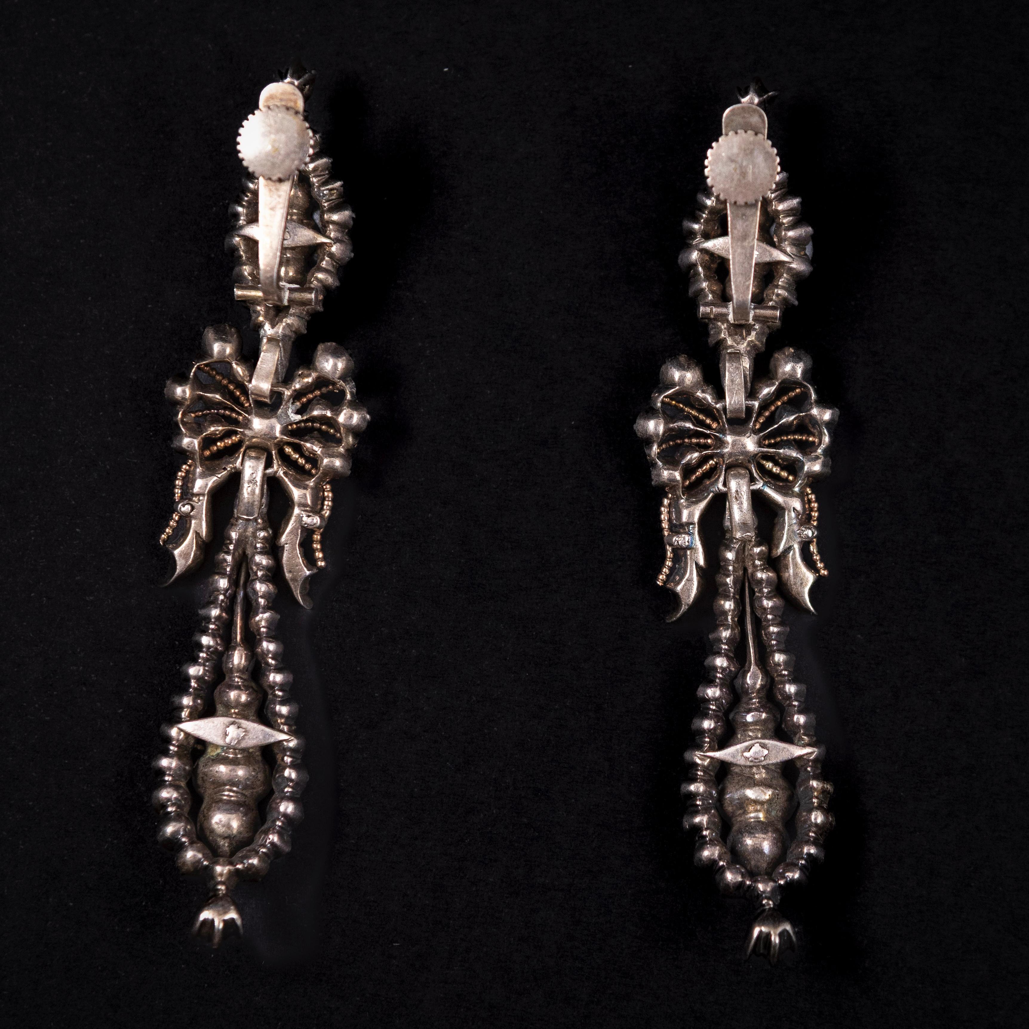 Boucles d'oreilles pendantes en chrysolite portugaise ancienne du 18ème/19ème siècle en vente 3