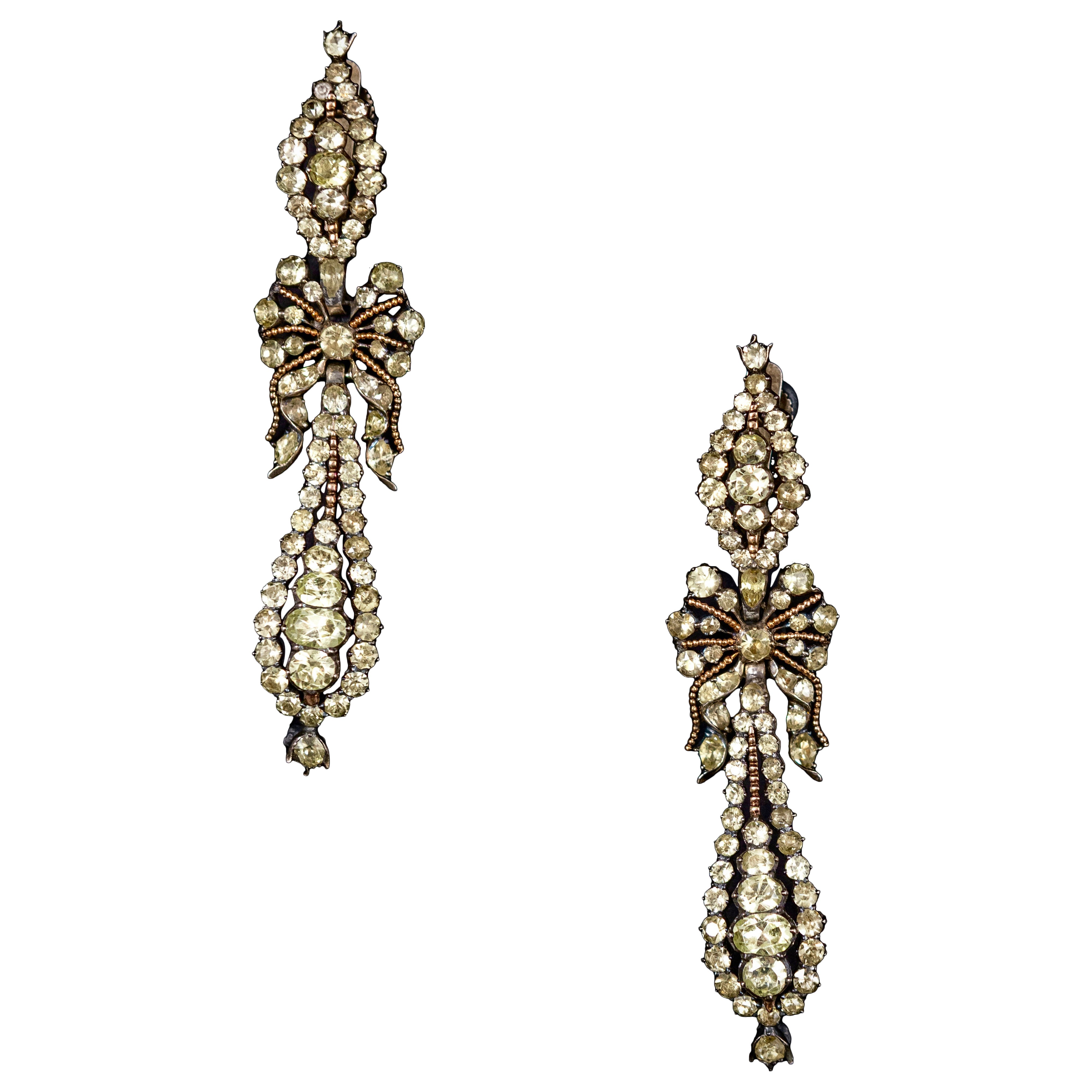 Boucles d'oreilles pendantes en chrysolite portugaise ancienne du 18ème/19ème siècle en vente