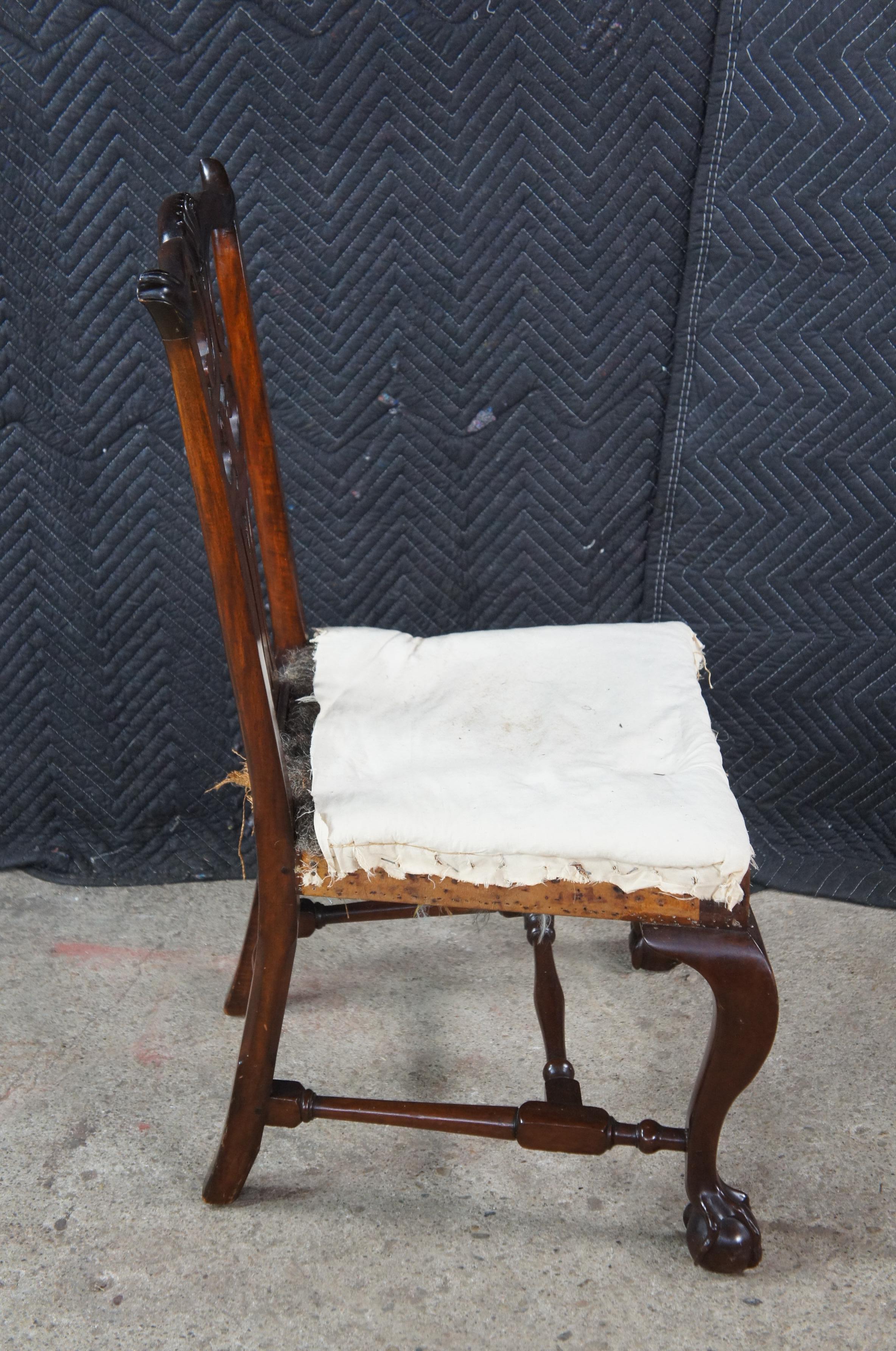 Silla auxiliar de comedor antigua de caoba Chippendale americana del s. XVIII Ball and Claw siglo XVIII y antes en venta