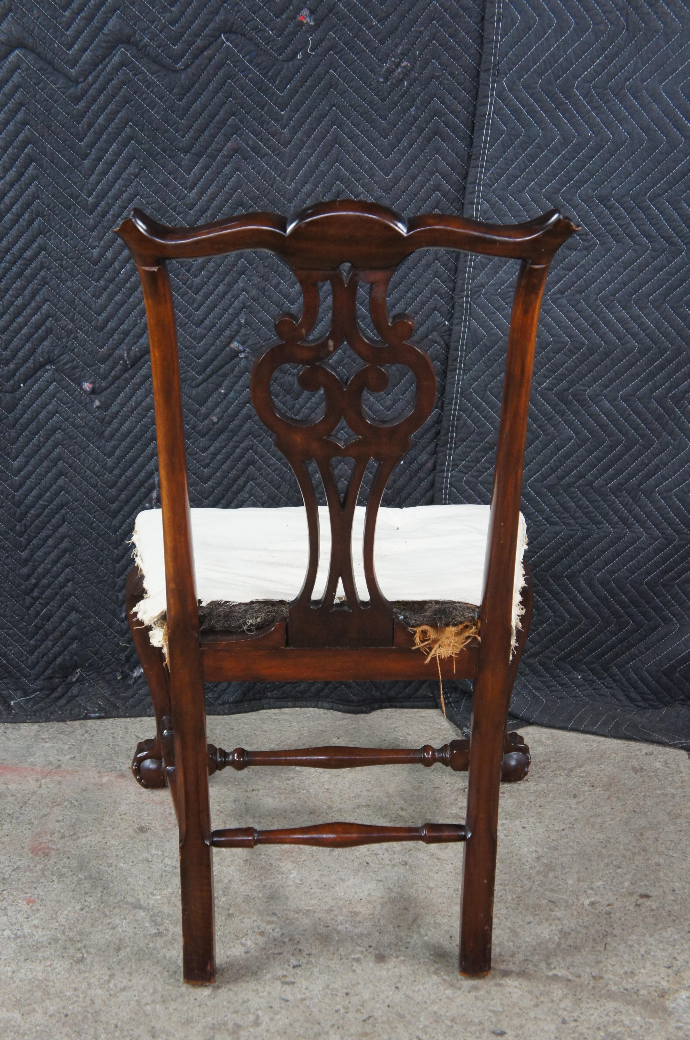 Silla auxiliar de comedor antigua de caoba Chippendale americana del s. XVIII Ball and Claw en venta 1