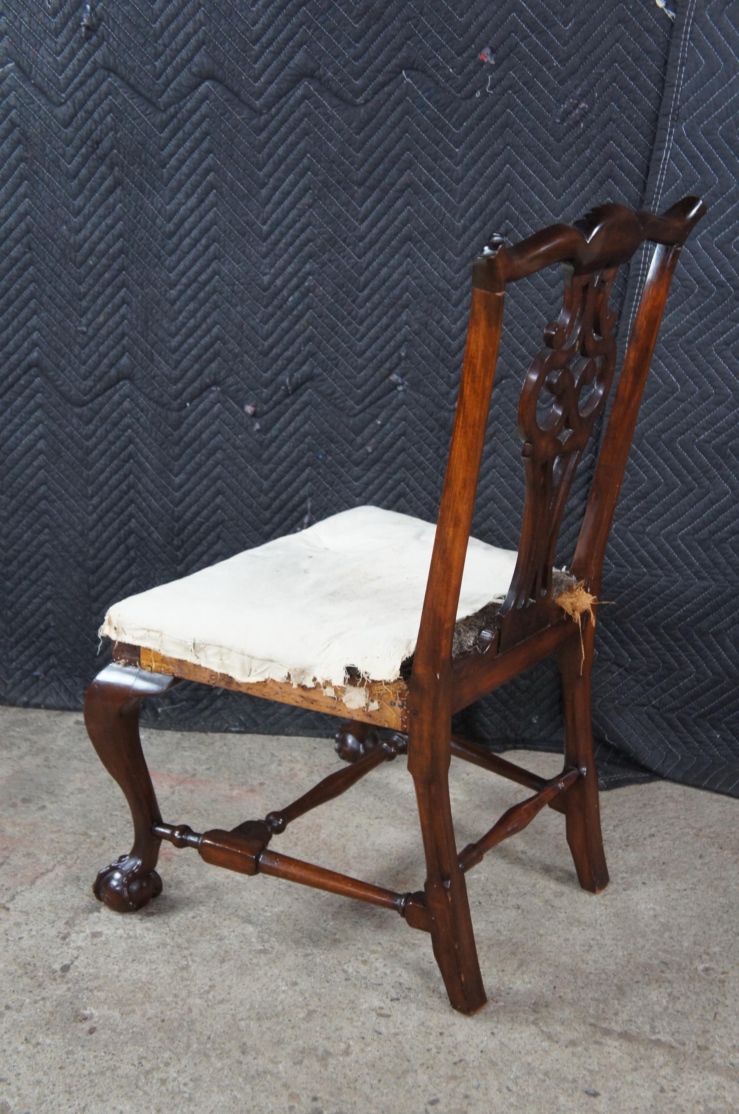 Silla auxiliar de comedor antigua de caoba Chippendale americana del s. XVIII Ball and Claw en venta 2