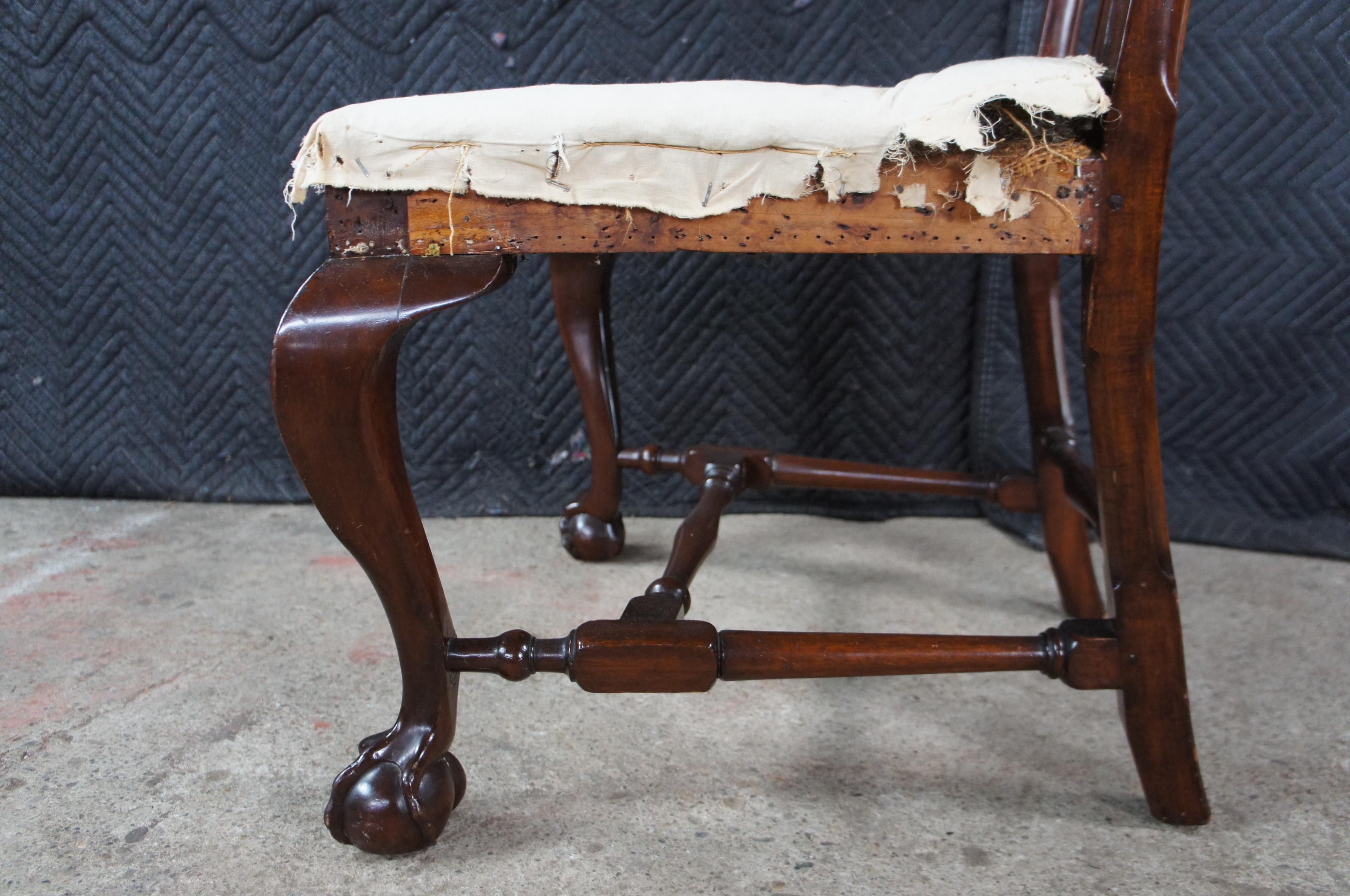 Silla auxiliar de comedor antigua de caoba Chippendale americana del s. XVIII Ball and Claw en venta 3