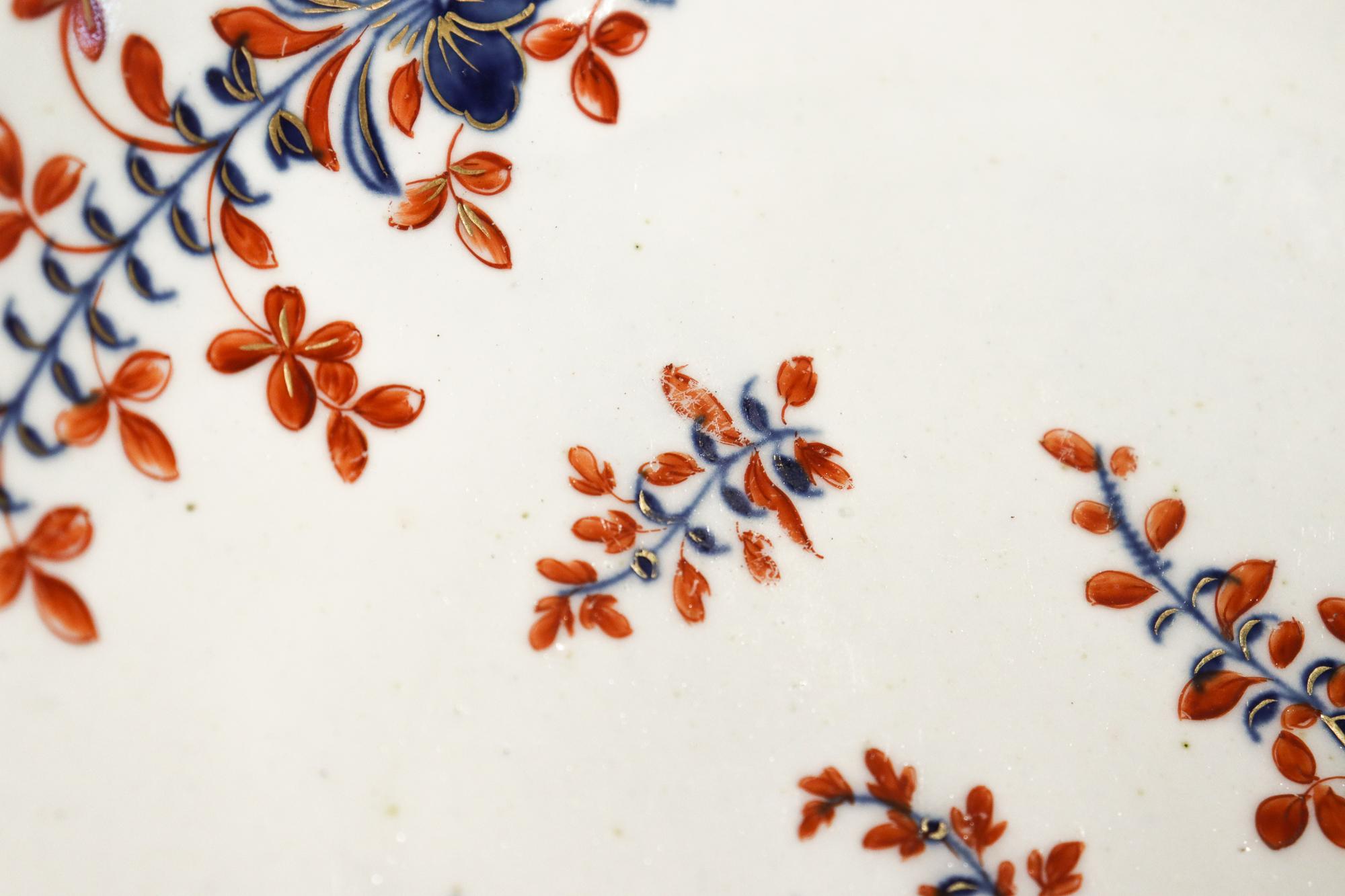 Antike französische Chantilly-Porzellanschale aus dem 18. Jahrhundert in Clobbered-Blau mit Sprig-Muster im Angebot 6