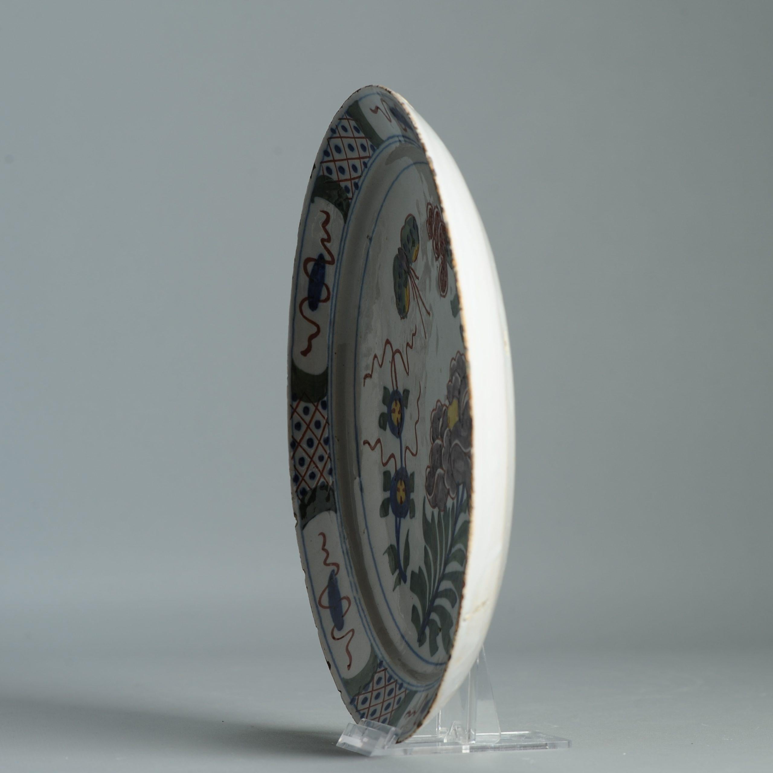 Ancienne assiette en faïence de Delft hollandaise du 18e siècle D'après des porcelaines chinoises en vente 3