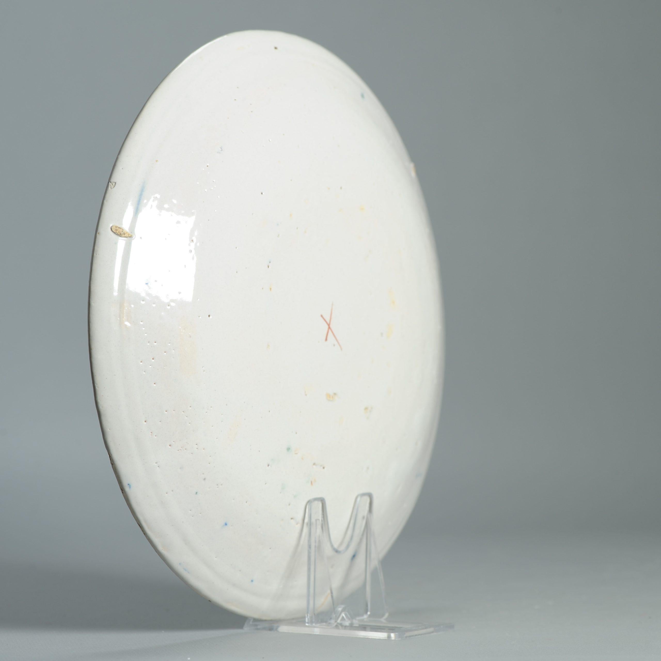 Ancienne assiette en faïence de Delft hollandaise du 18e siècle D'après des porcelaines chinoises en vente 4