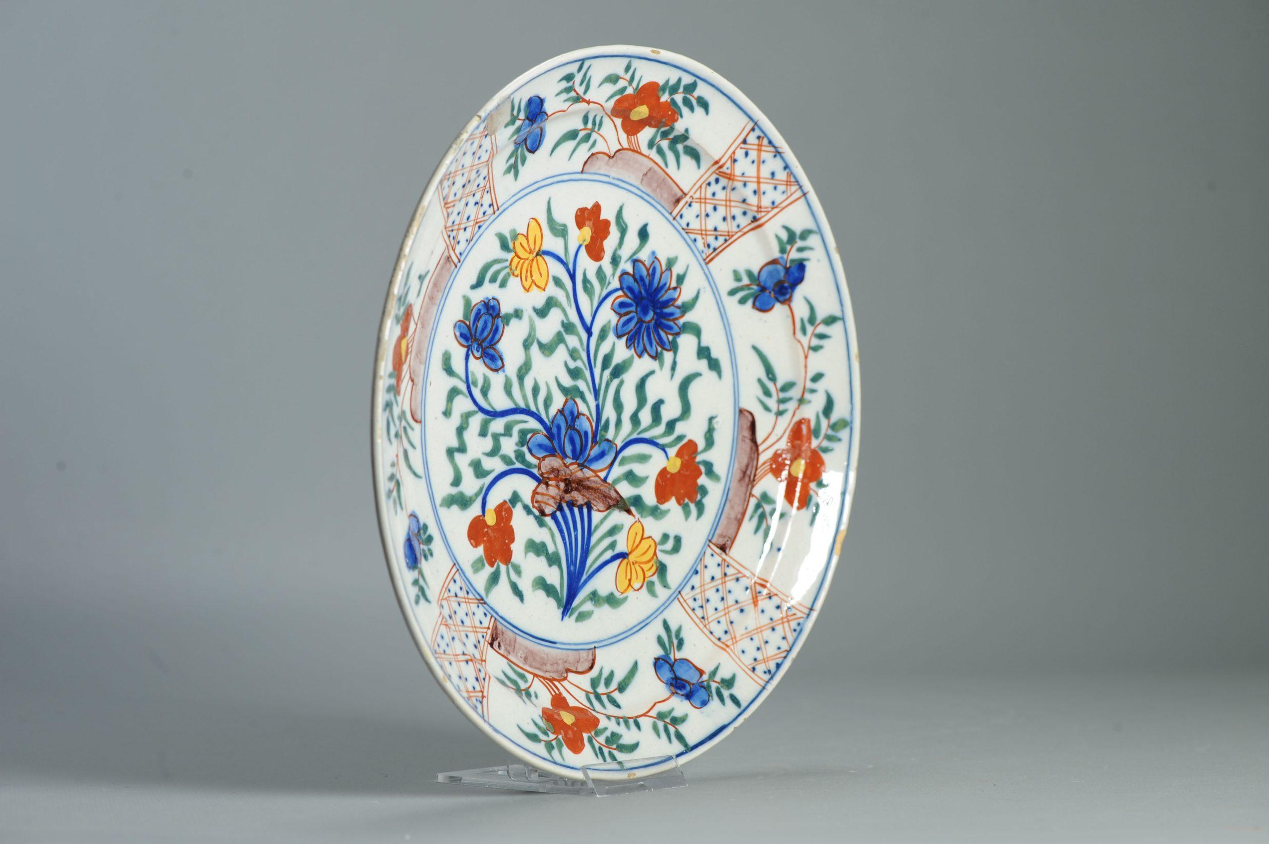 Ancienne assiette en faïence de Delft hollandaise du 18e siècle D'après des porcelaines chinoises en vente 5