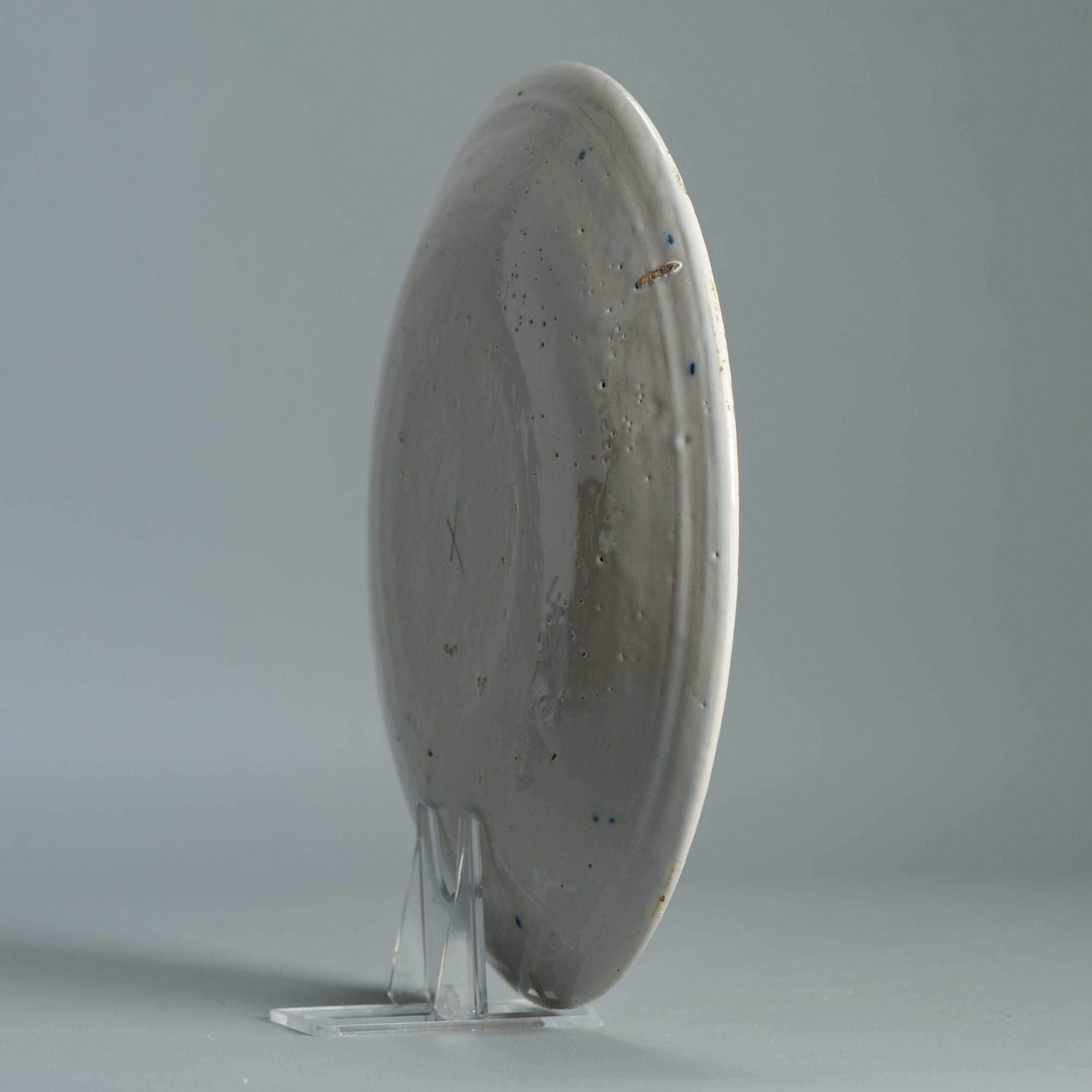 Ancienne assiette en faïence de Delft hollandaise du 18e siècle D'après des porcelaines chinoises en vente 6