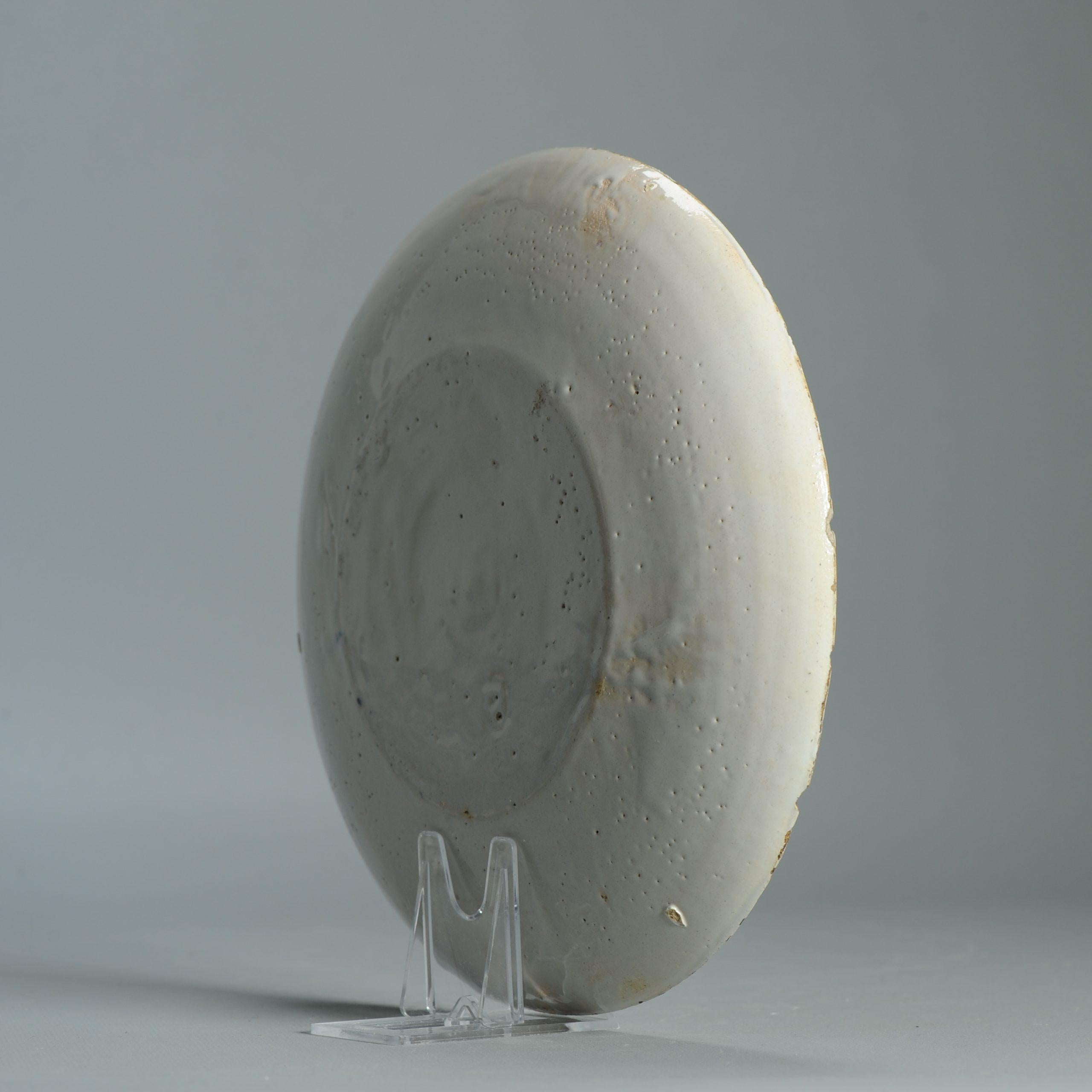 Ancienne assiette en faïence de Delft hollandaise du 18e siècle D'après des porcelaines chinoises en vente 8