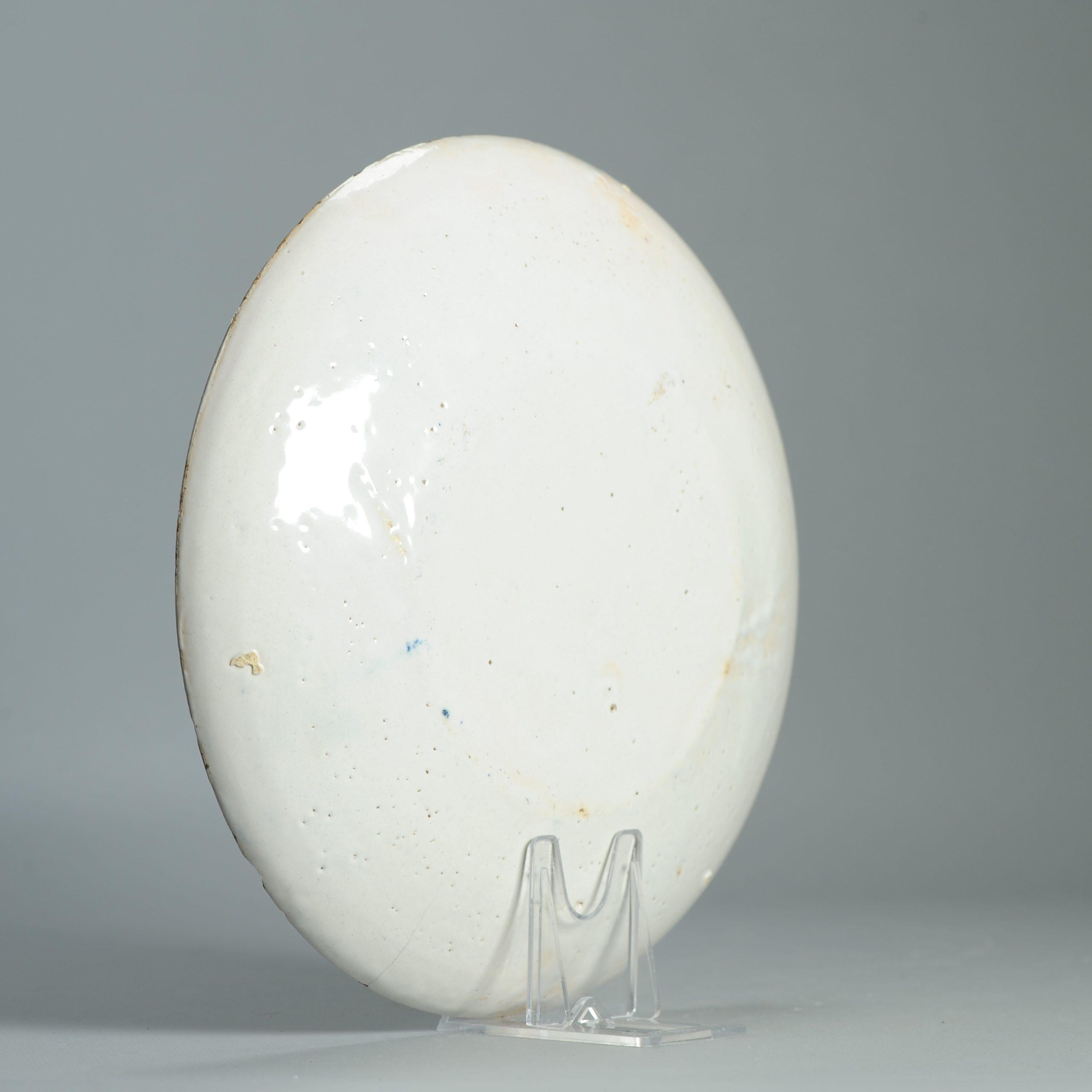 Ancienne assiette en faïence de Delft hollandaise du 18e siècle D'après des porcelaines chinoises en vente 9