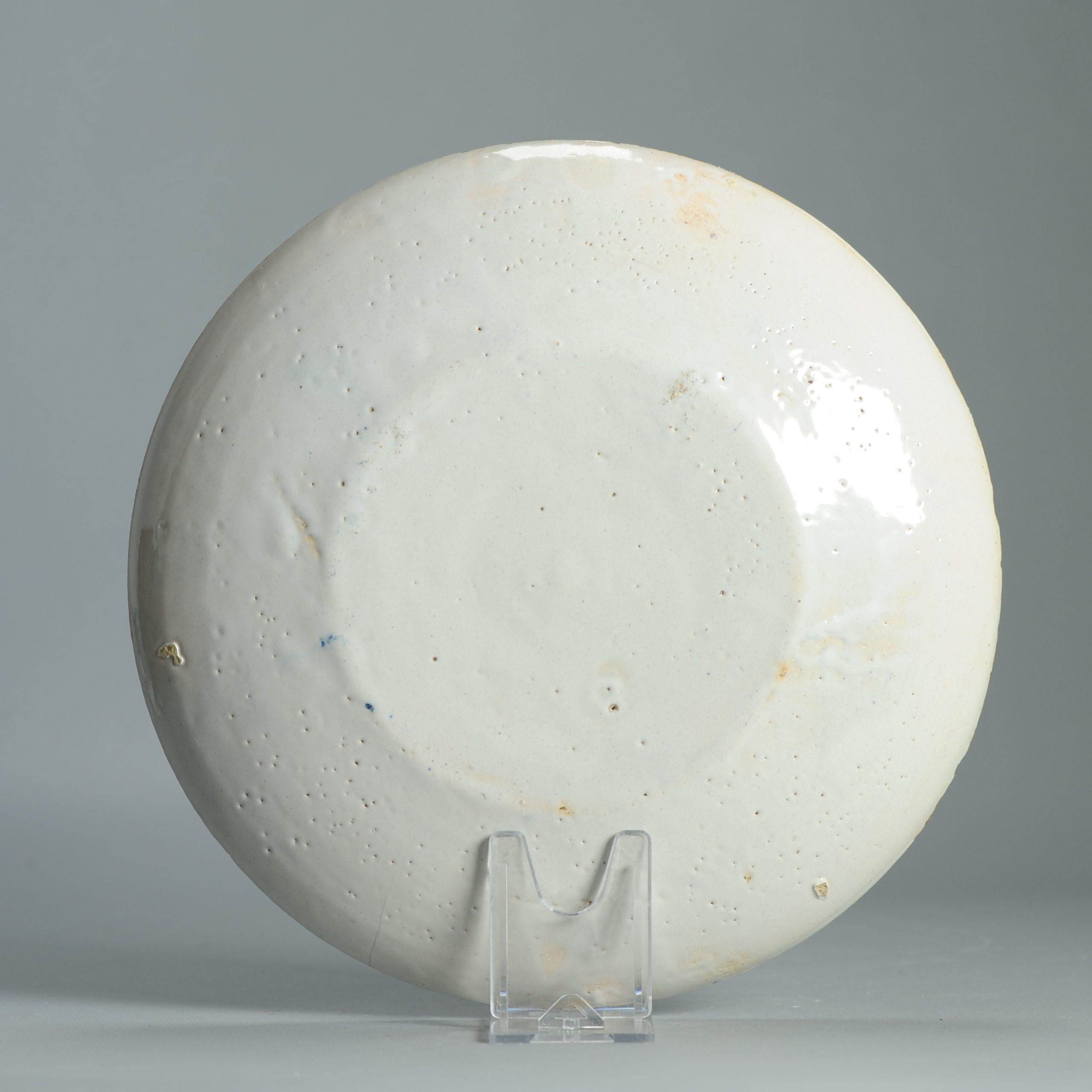 Ancienne assiette en faïence de Delft hollandaise du 18e siècle D'après des porcelaines chinoises en vente 12