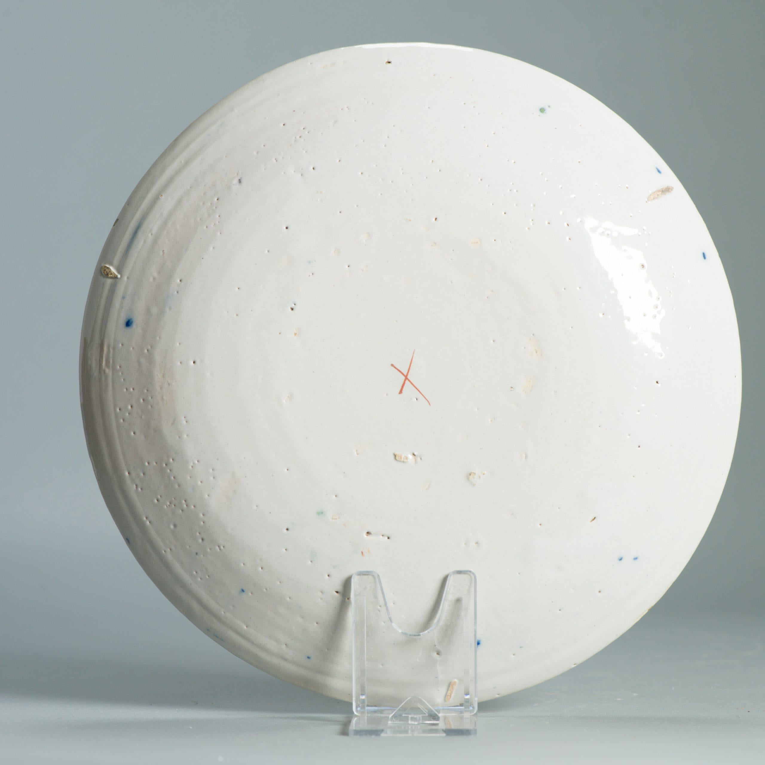 Néerlandais Ancienne assiette en faïence de Delft hollandaise du 18e siècle D'après des porcelaines chinoises en vente