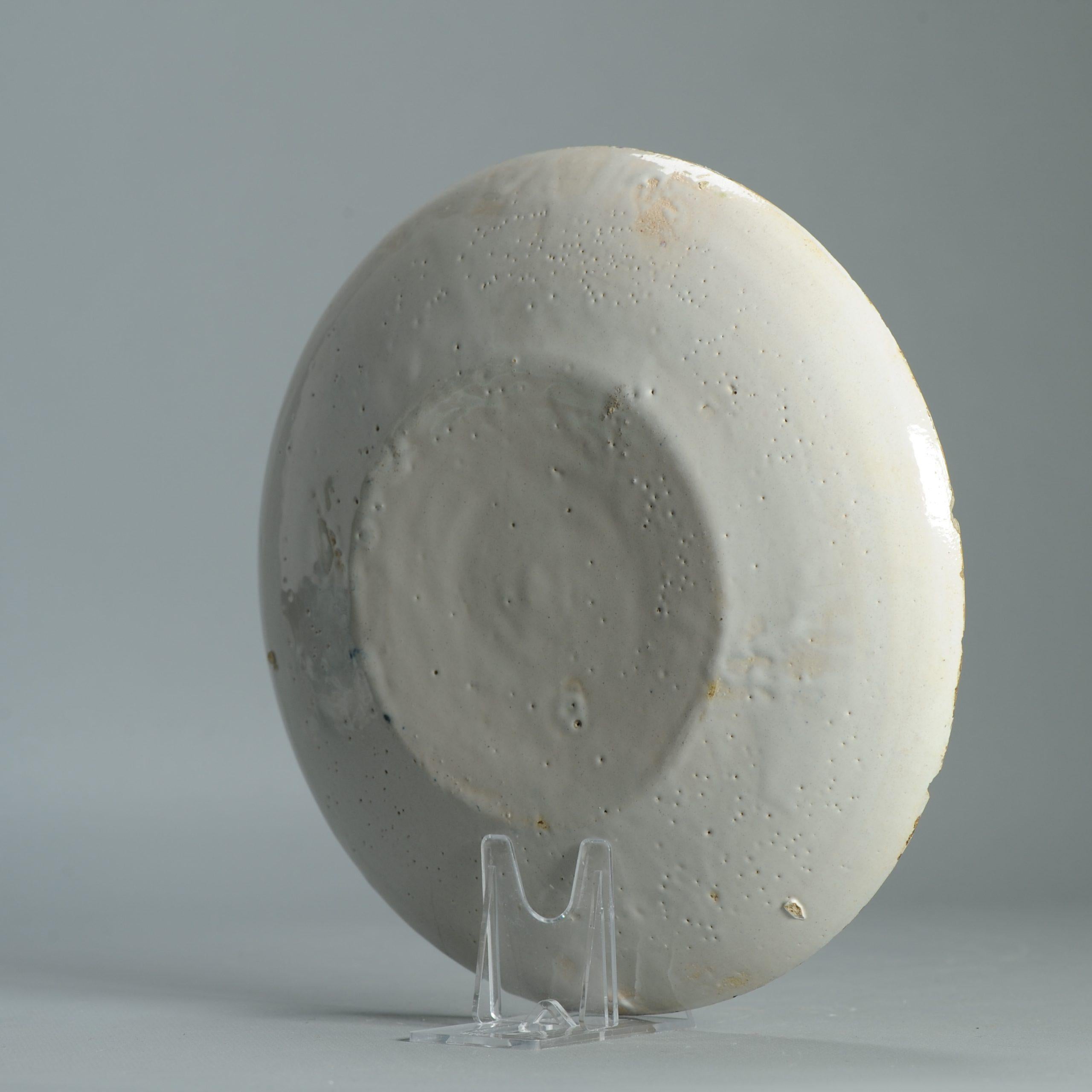 Néerlandais Ancienne assiette en faïence de Delft hollandaise du 18e siècle D'après des porcelaines chinoises en vente