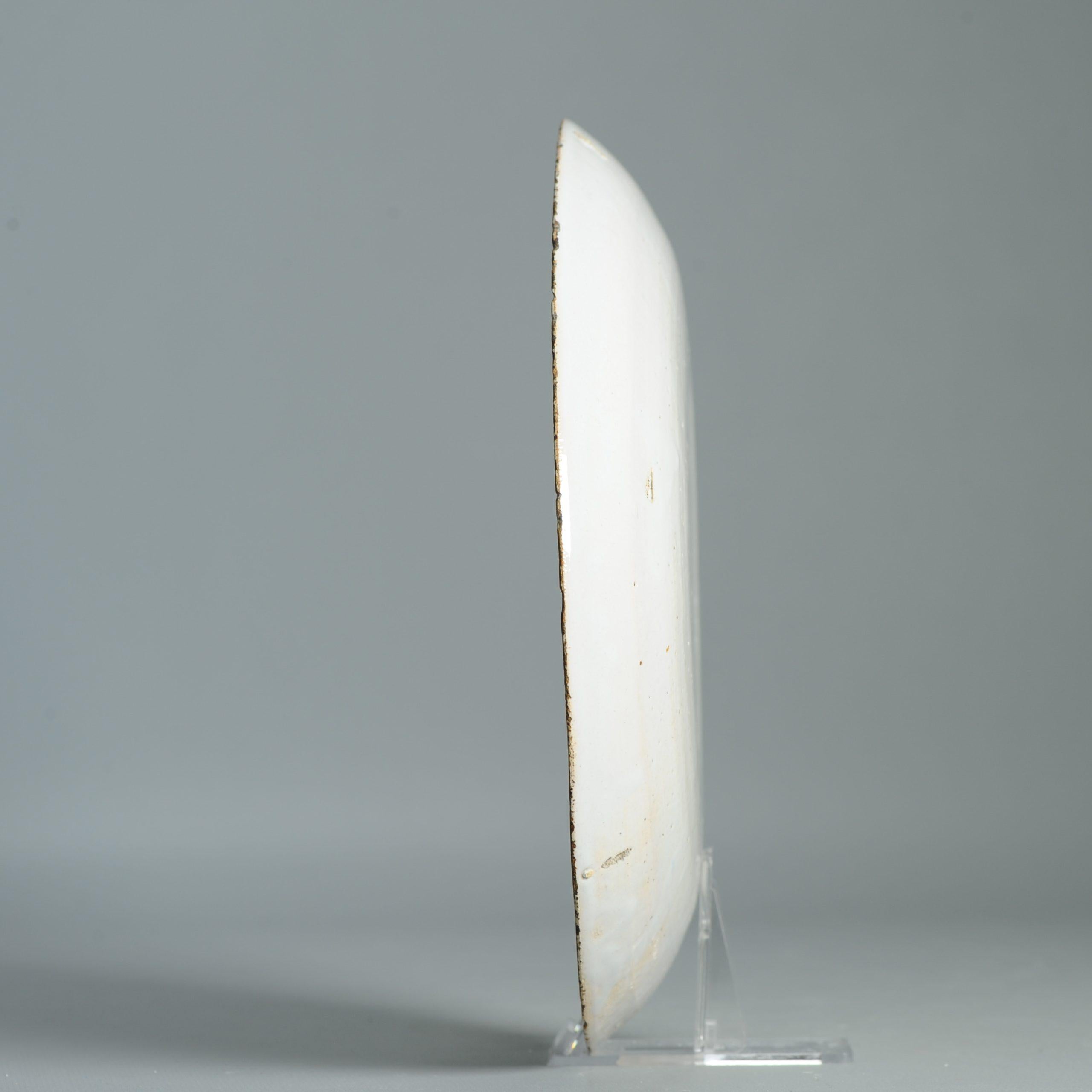 XVIIIe siècle et antérieur Ancienne assiette en faïence de Delft hollandaise du 18e siècle D'après des porcelaines chinoises en vente