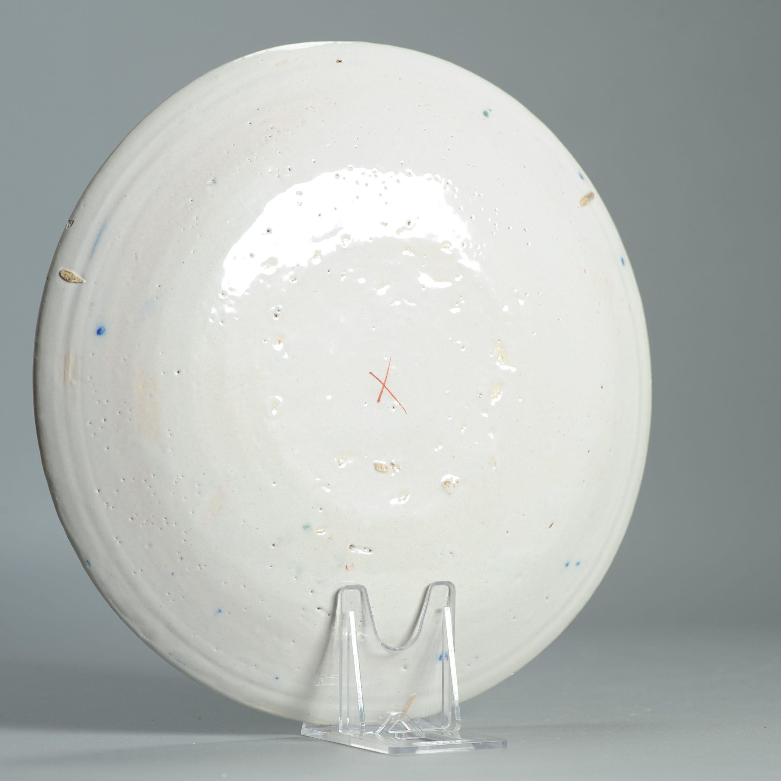 XVIIIe siècle et antérieur Ancienne assiette en faïence de Delft hollandaise du 18e siècle D'après des porcelaines chinoises en vente