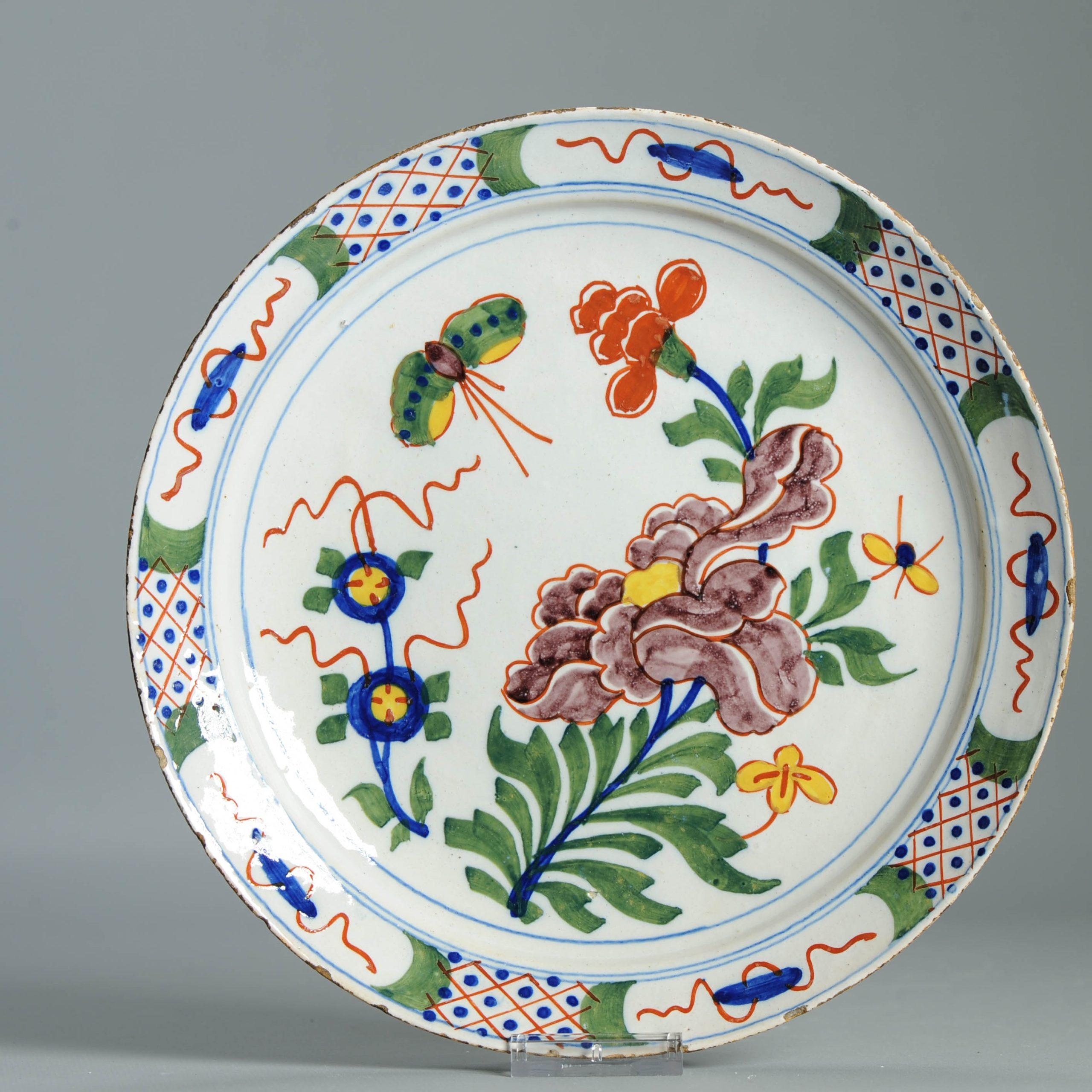 Porcelaine Ancienne assiette en faïence de Delft hollandaise du 18e siècle D'après des porcelaines chinoises en vente