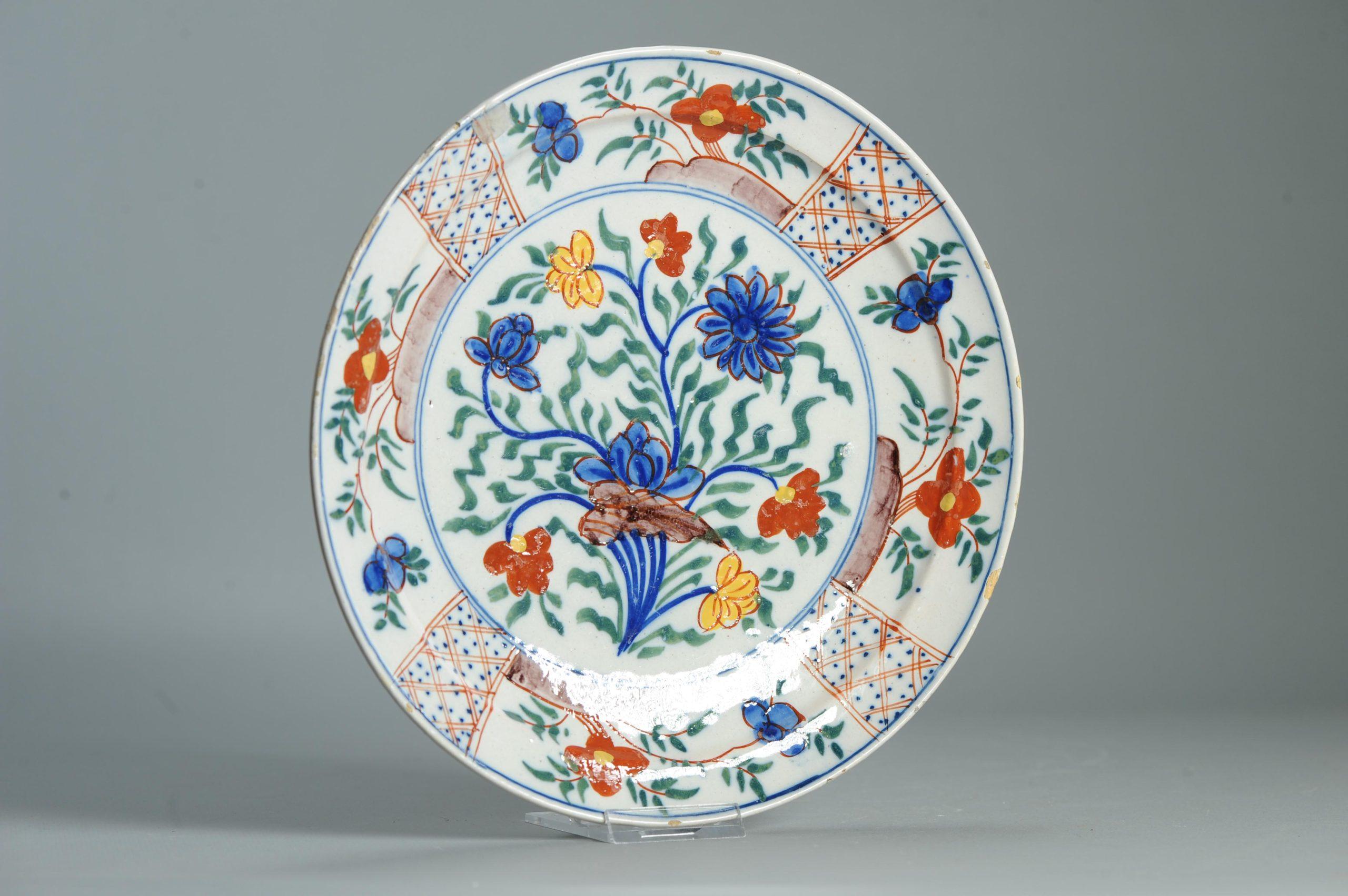 Porcelaine Ancienne assiette en faïence de Delft hollandaise du 18e siècle D'après des porcelaines chinoises en vente