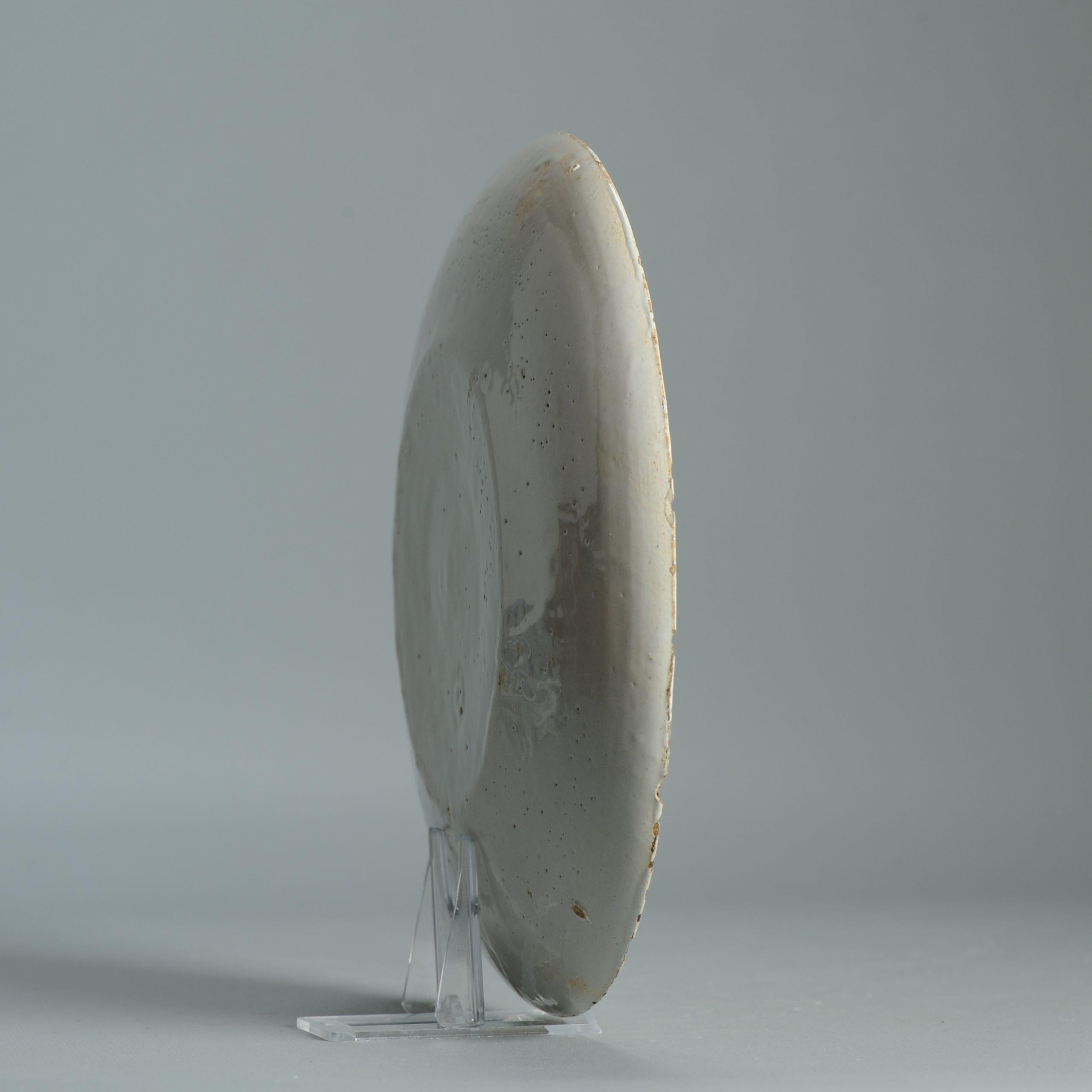 Porcelaine Ancienne assiette en faïence de Delft hollandaise du 18e siècle D'après des porcelaines chinoises en vente