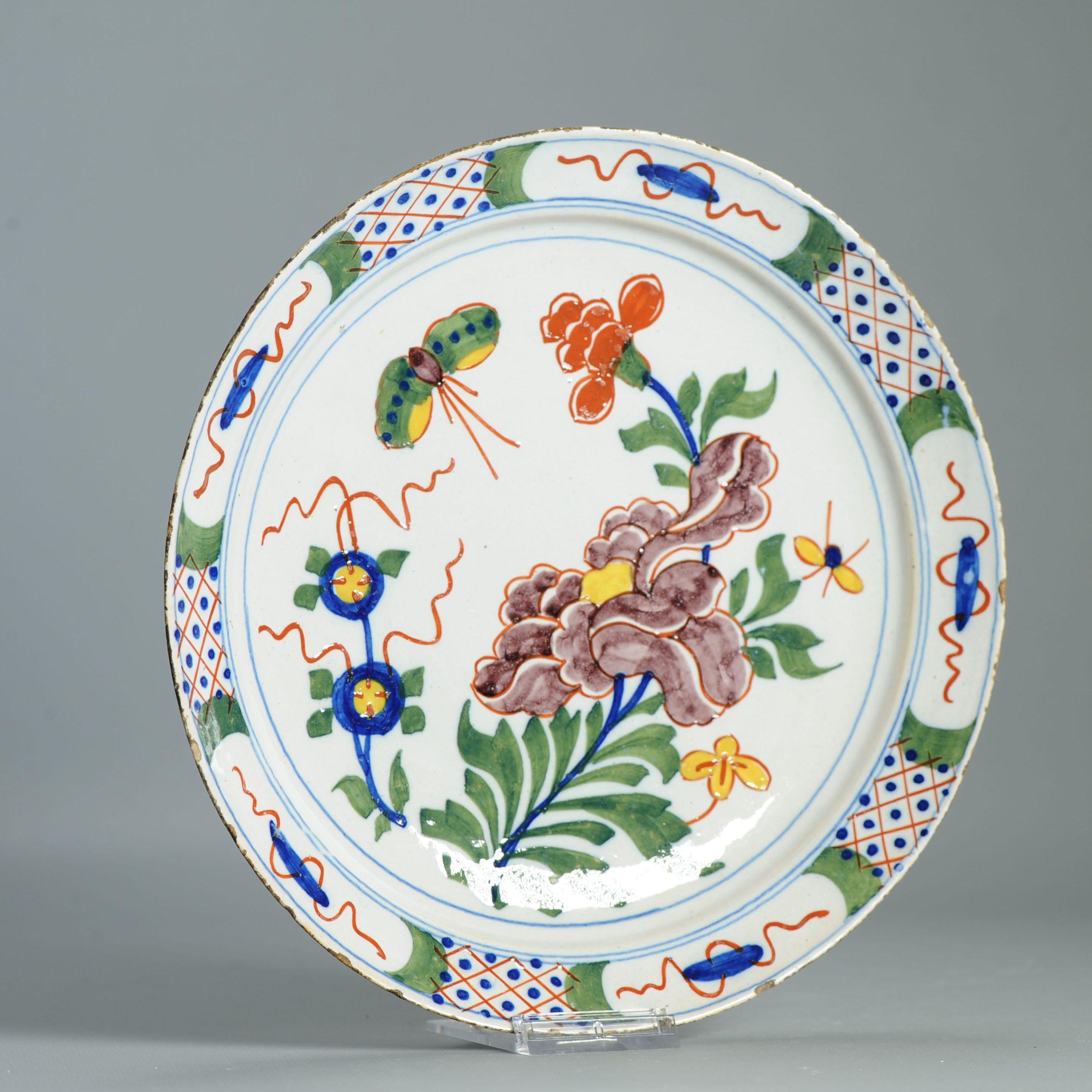 Ancienne assiette en faïence de Delft hollandaise du 18e siècle D'après des porcelaines chinoises en vente 1