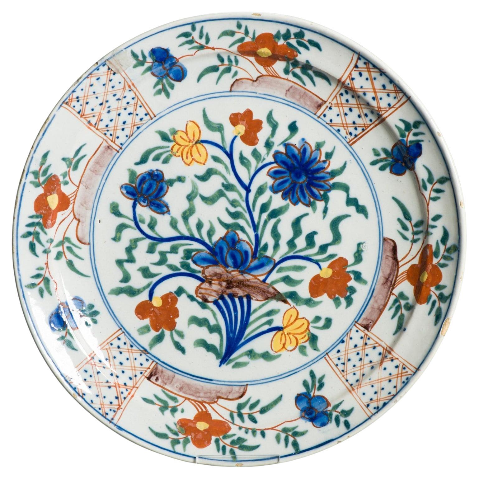 Ancienne assiette en faïence de Delft hollandaise du 18e siècle D'après des porcelaines chinoises