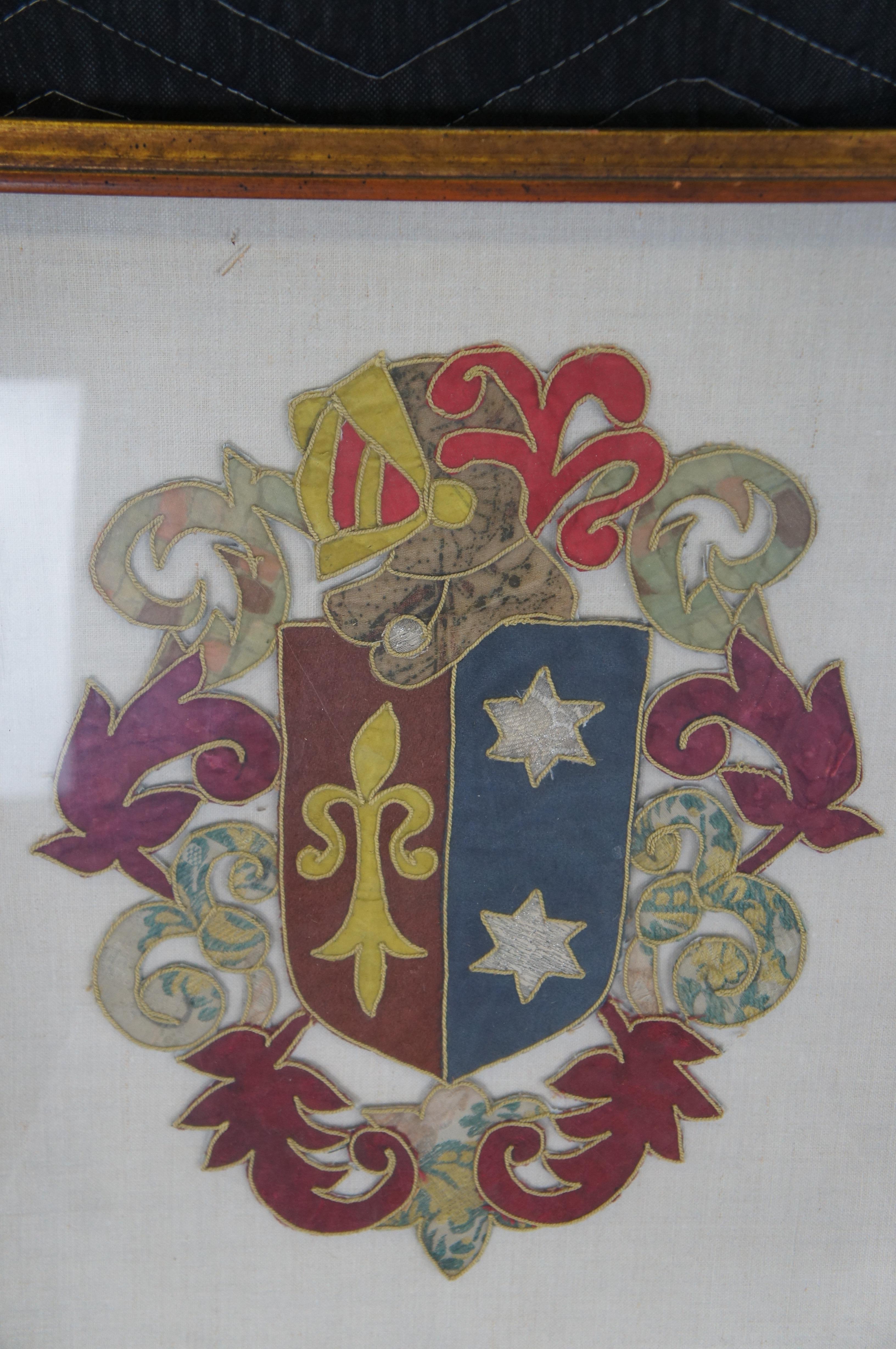 XVIIIe siècle et antérieur Ancienne tapisserie italienne brodée d'armoiries héraldiques du 18ème siècle 20