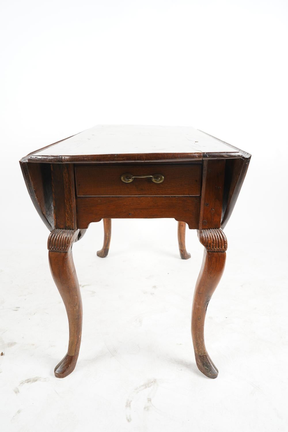 Provincial français Ancienne table provinciale française du 18ème siècle en chêne, provenant de la succession de Norman Lear en vente