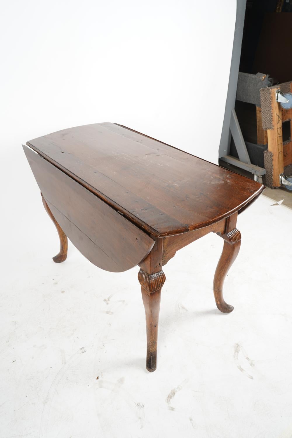 Français Ancienne table provinciale française du 18ème siècle en chêne, provenant de la succession de Norman Lear en vente
