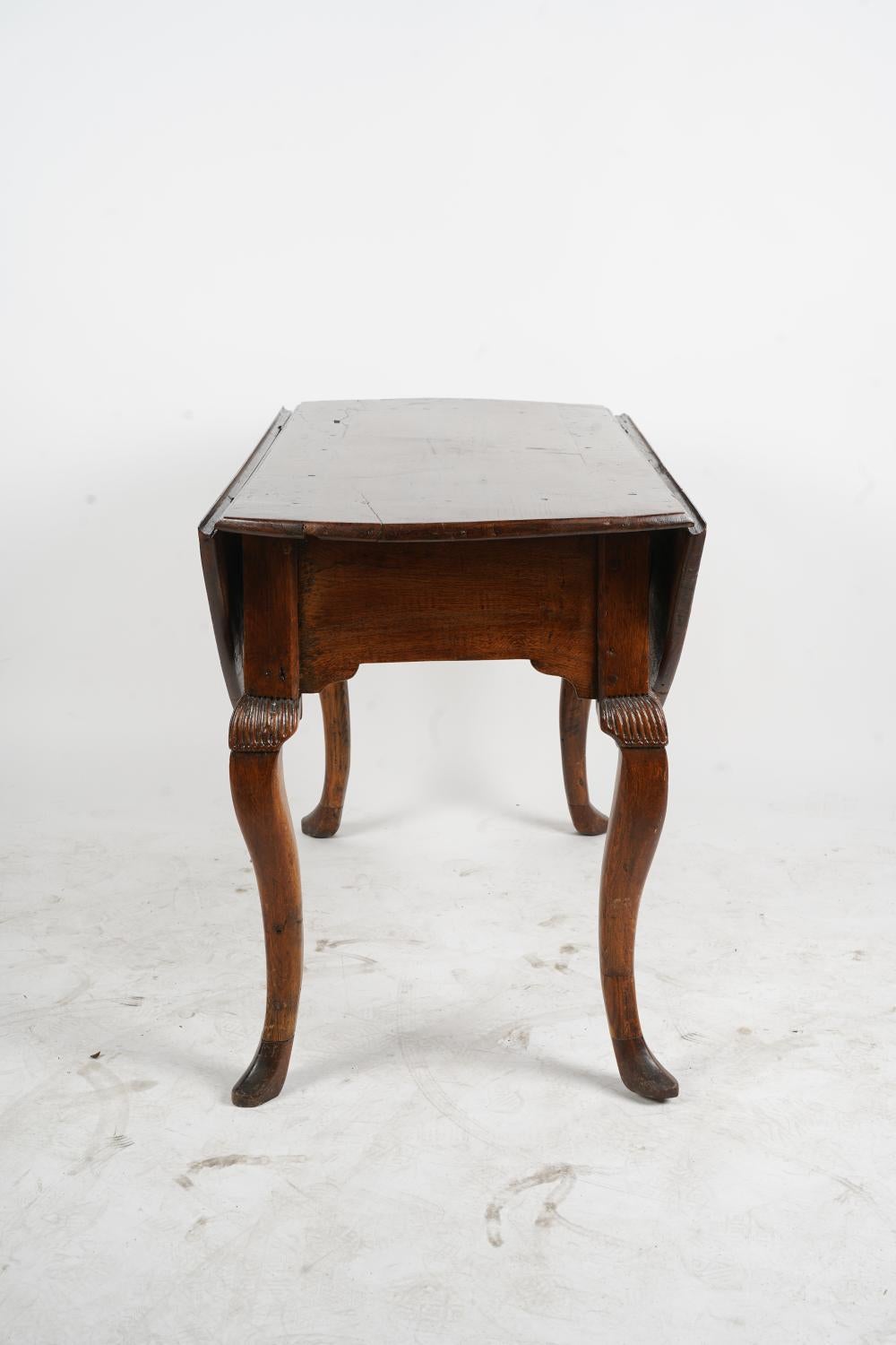 Fait main Ancienne table provinciale française du 18ème siècle en chêne, provenant de la succession de Norman Lear en vente