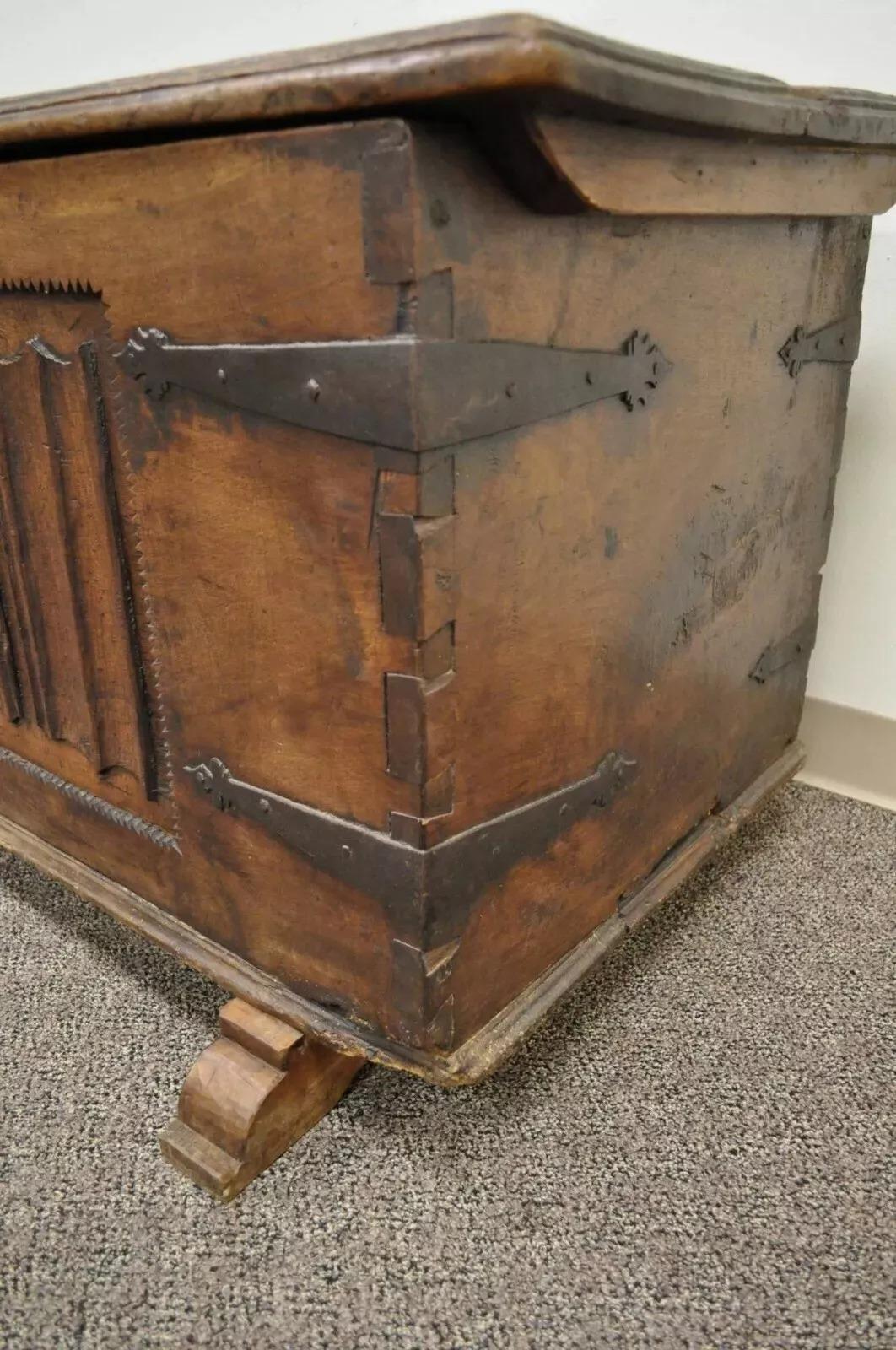 Antique 18th C. Gothic Renaissance Chestnut Large Coffer Blanket Chest Trunk For Sale 3
