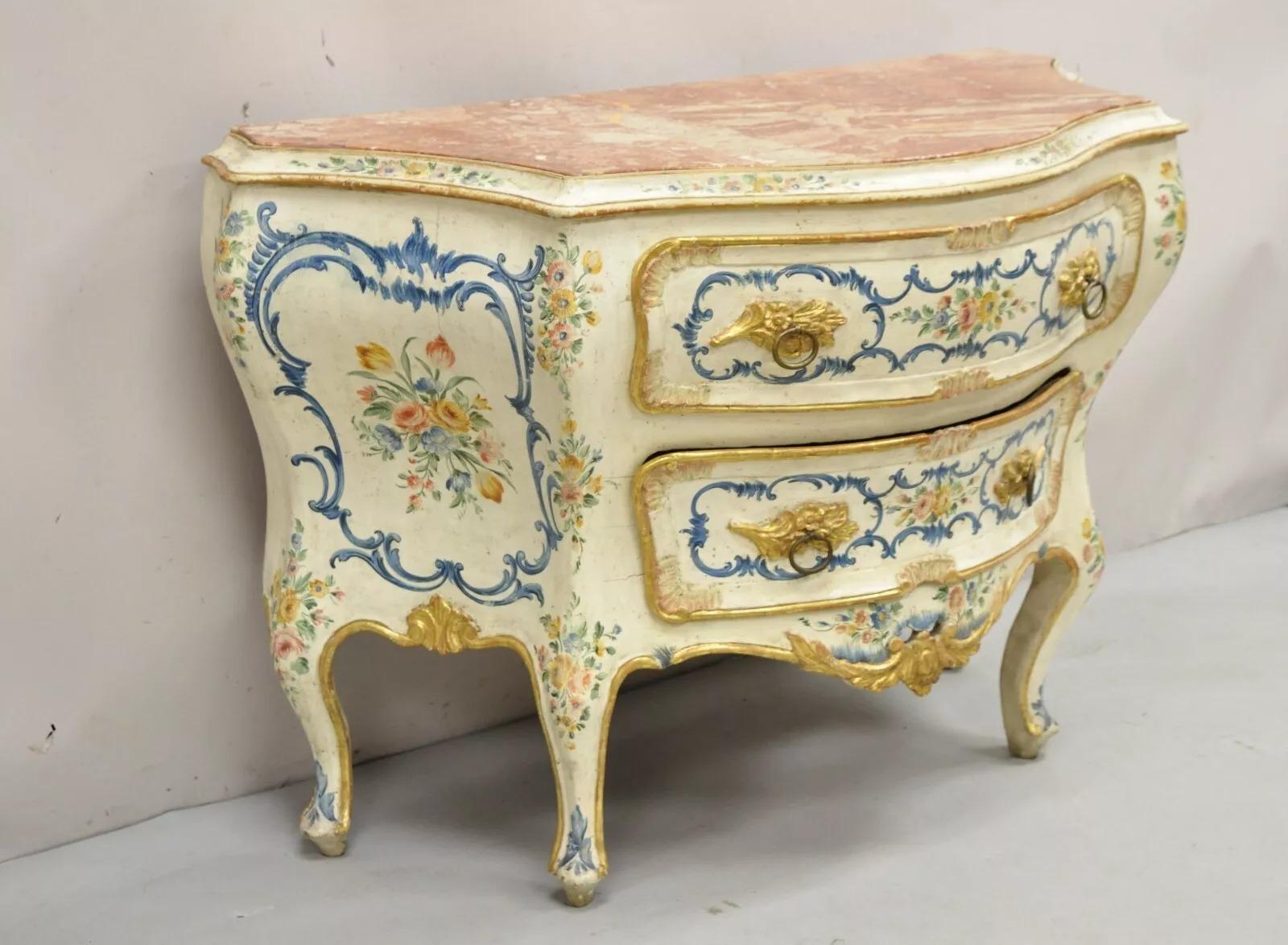 Antike 18. C. Italienisch venezianischen Rokoko Hand gemalt Marmor Top Kommode Kommode. Artikel verfügt über einen Einsatz rosa rouge Marmor oben, Gold vergoldet trimmen, Hand polychrome gemalt Blumen und Scrollwork Details im gesamten, formschöne