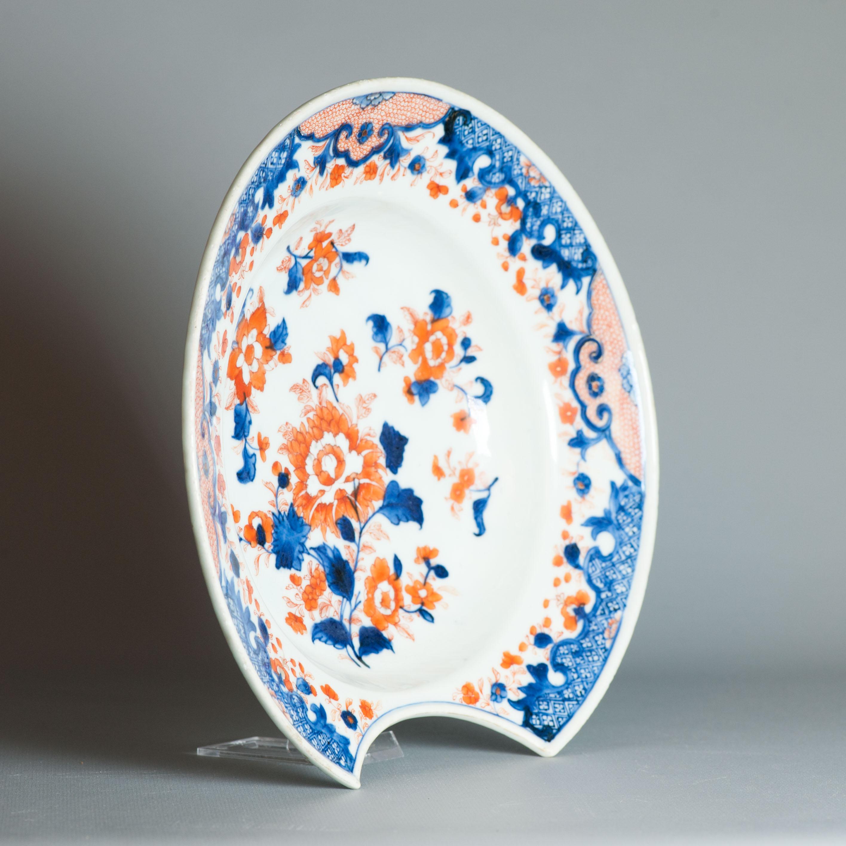 Antiker Kangxi Imari Barber Surgeon Basin Ca. 1710 China Porzellan Chinesisch, 18. Jahrhundert im Zustand „Gut“ im Angebot in Amsterdam, Noord Holland