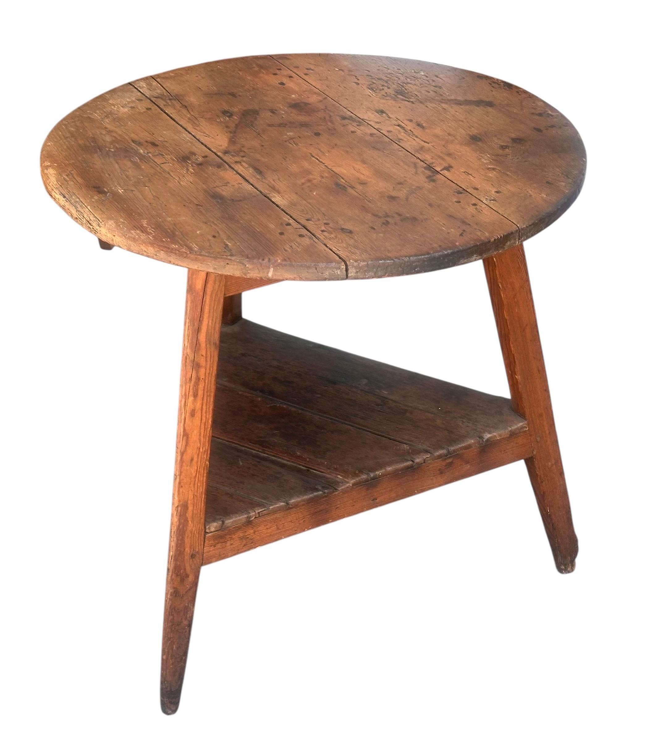 Antique 18th C Rustic Welsh Cricket Table In Good Condition For Sale In LOS ANGELES, CA