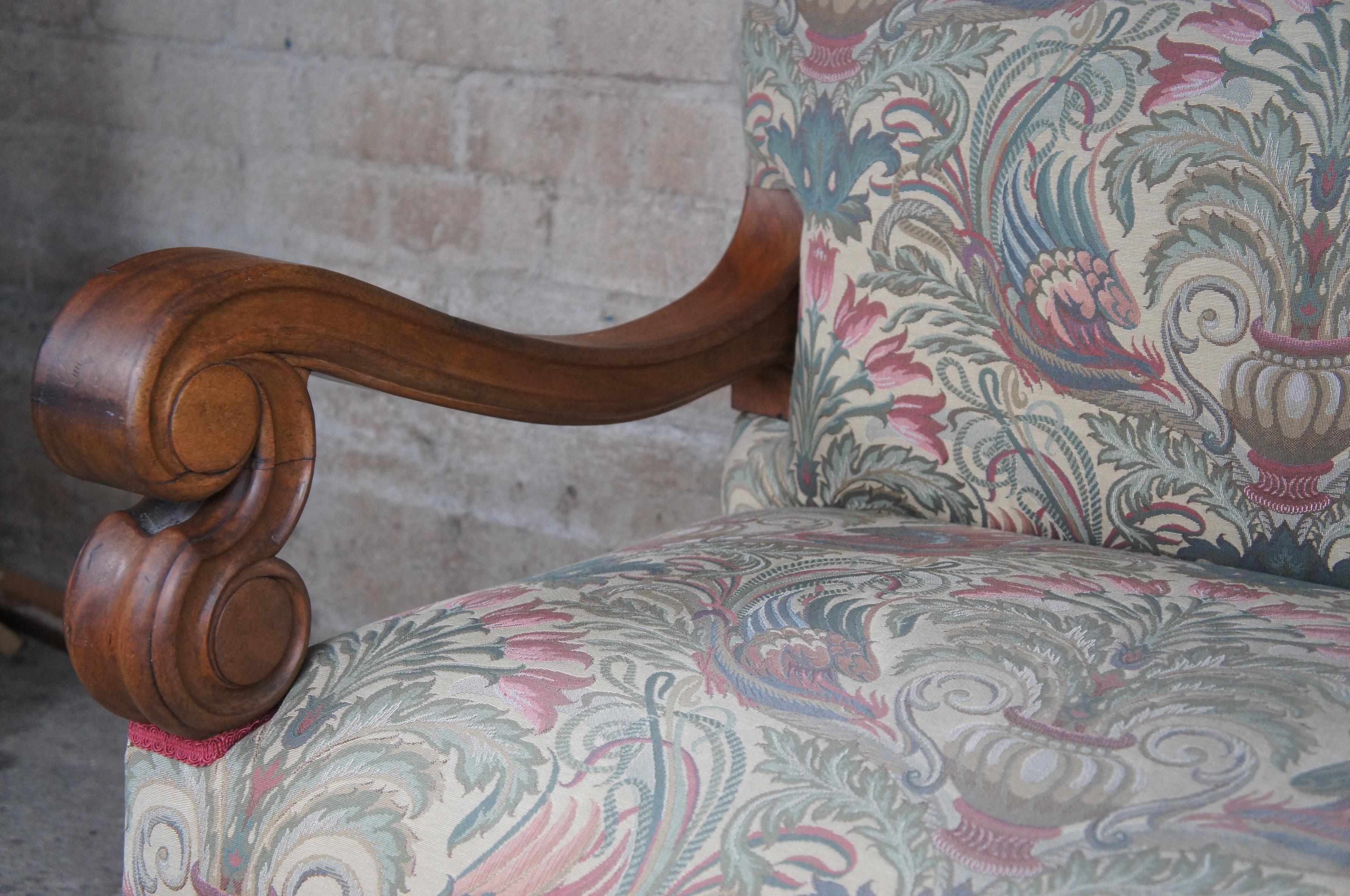 Antike geschnitzte Settle Bench Sofa Empress Hotel, William & Mary, Mahagoni, 18. Jahrhundert (Stoff) im Angebot