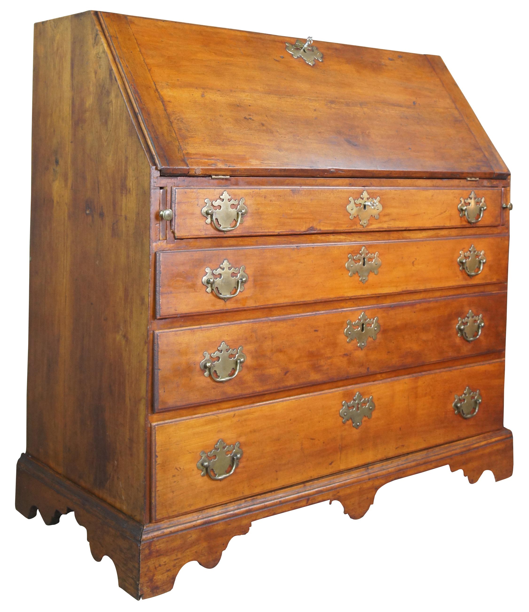 Antiker amerikanischer Chippendale-Ahorn-Sekretär-Schreibtisch aus dem 18. Jahrhundert im Zustand „Gut“ im Angebot in Dayton, OH