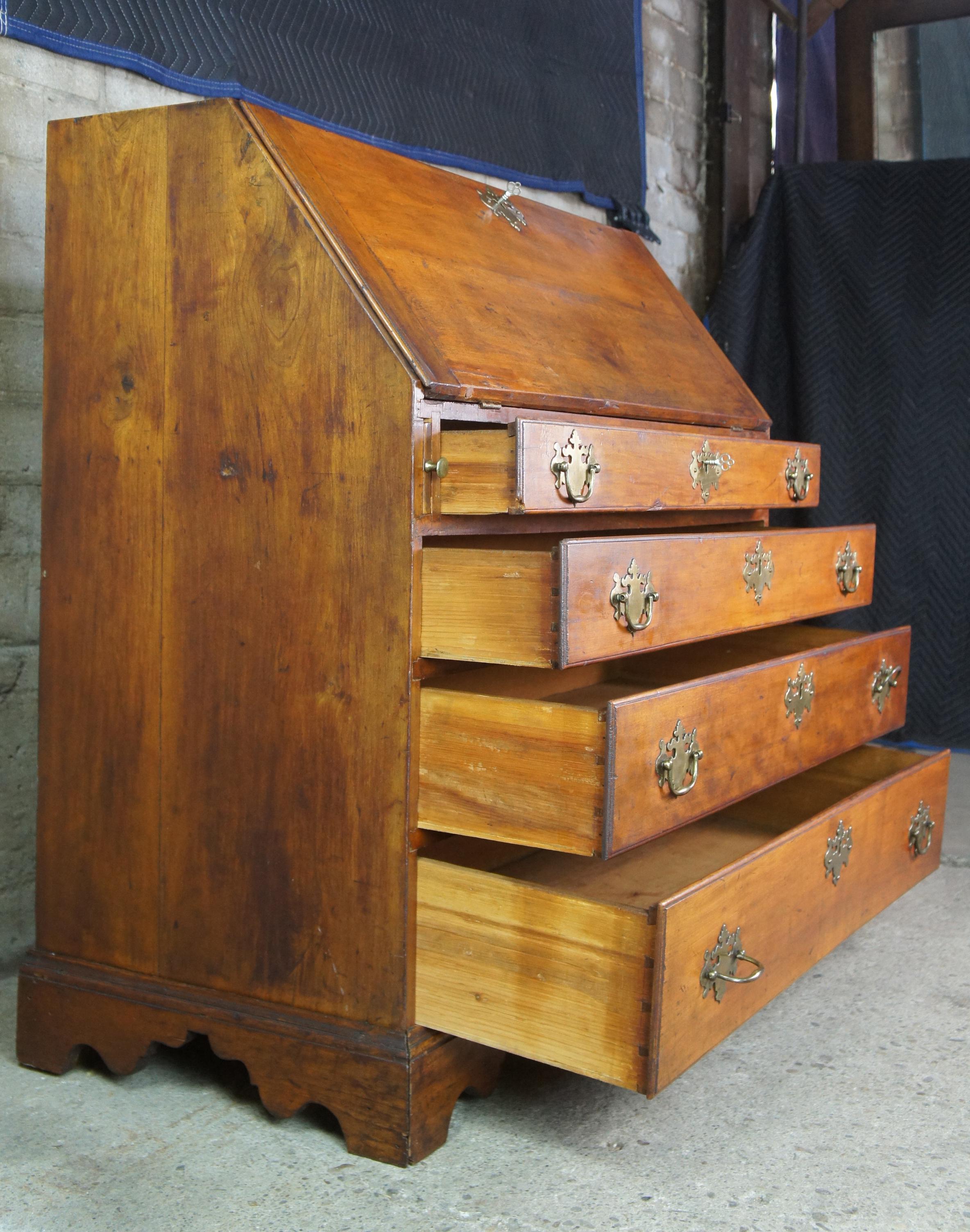 Antique 18th Century American Chippendale Maple Secretary Desk Writing Bureau In Good Condition For Sale In Dayton, OH