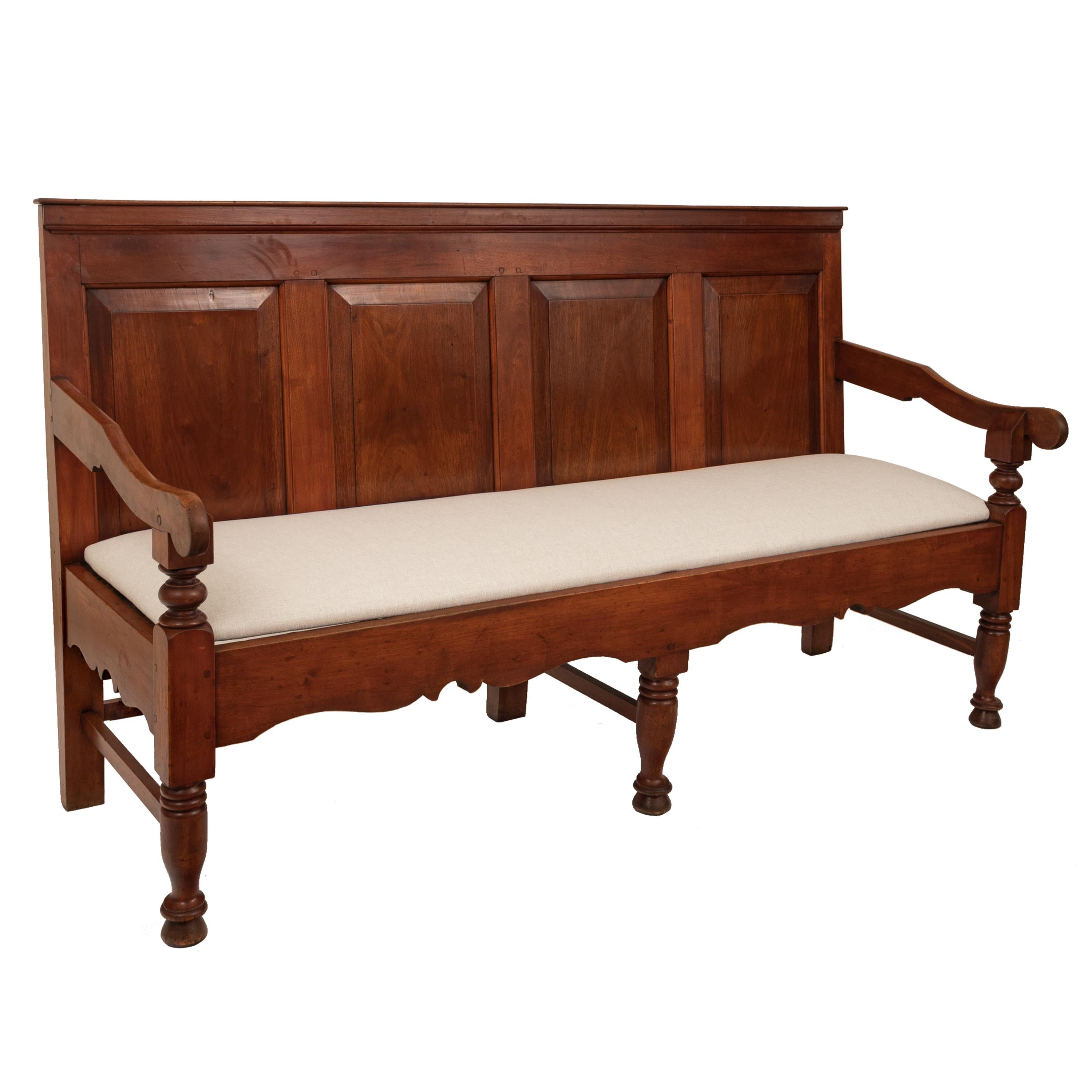 Antique 18th Century American Colonial Cherry Paneled Tavern Bench Settle 1780 In Good Condition In Portland, OR
